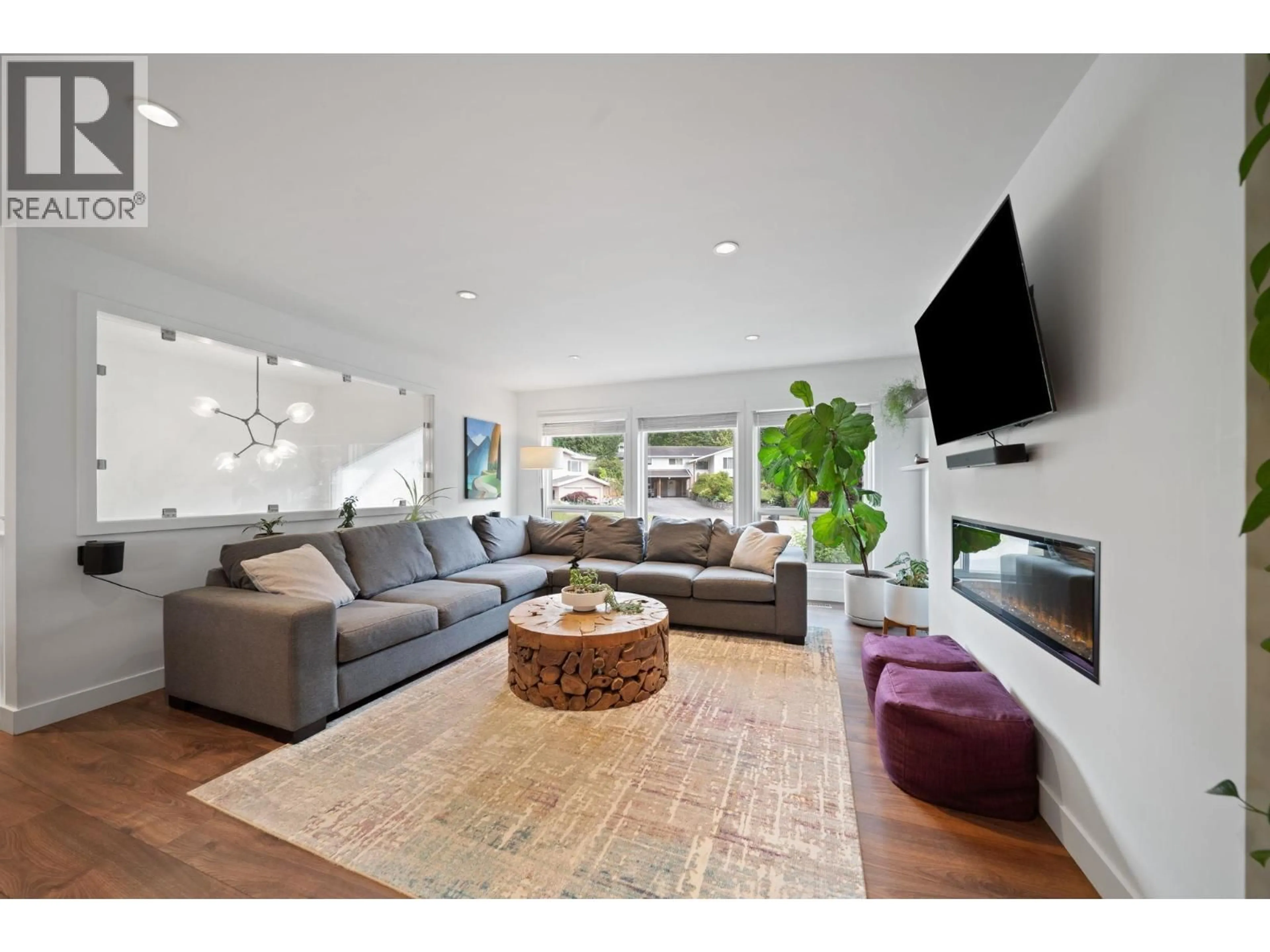 Living room with furniture, unknown for 2519 CHANNEL COURT, Coquitlam British Columbia V3H3E5