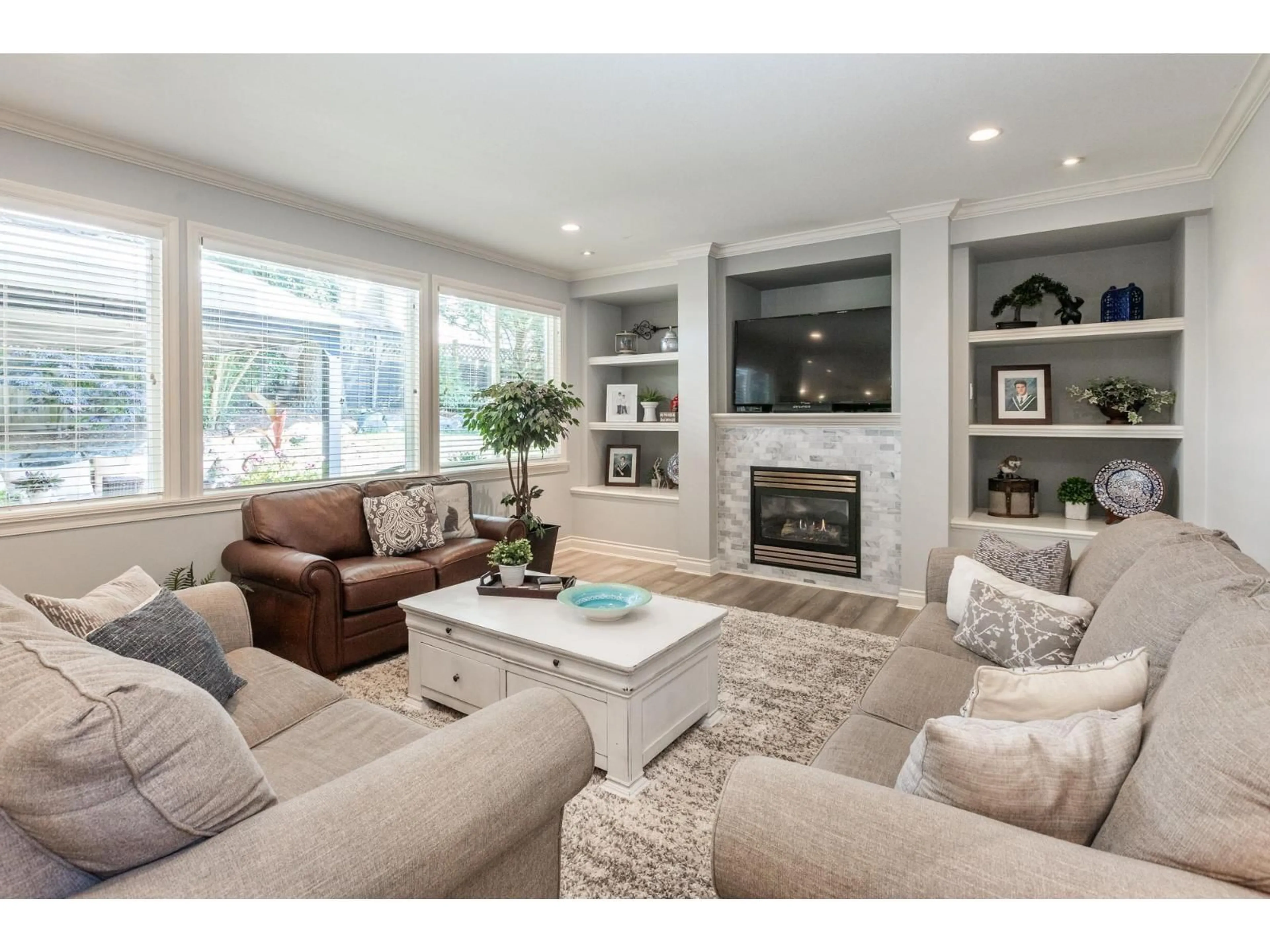 Living room with furniture, unknown for 5910 164A STREET, Surrey British Columbia V3S1J9
