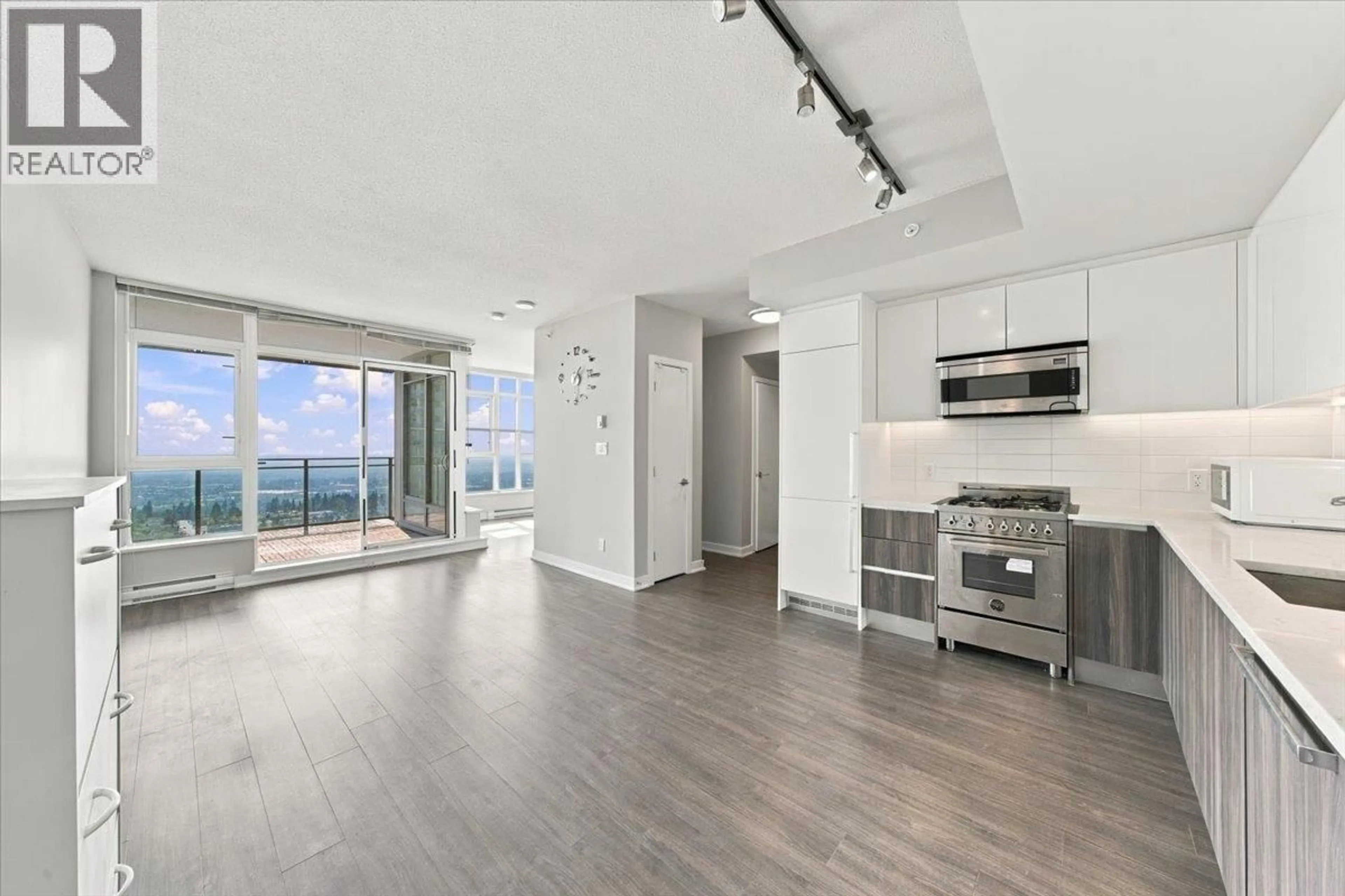 Open concept kitchen, unknown for 3708 - 4900 LENNOX LANE, Burnaby British Columbia V5H0G9