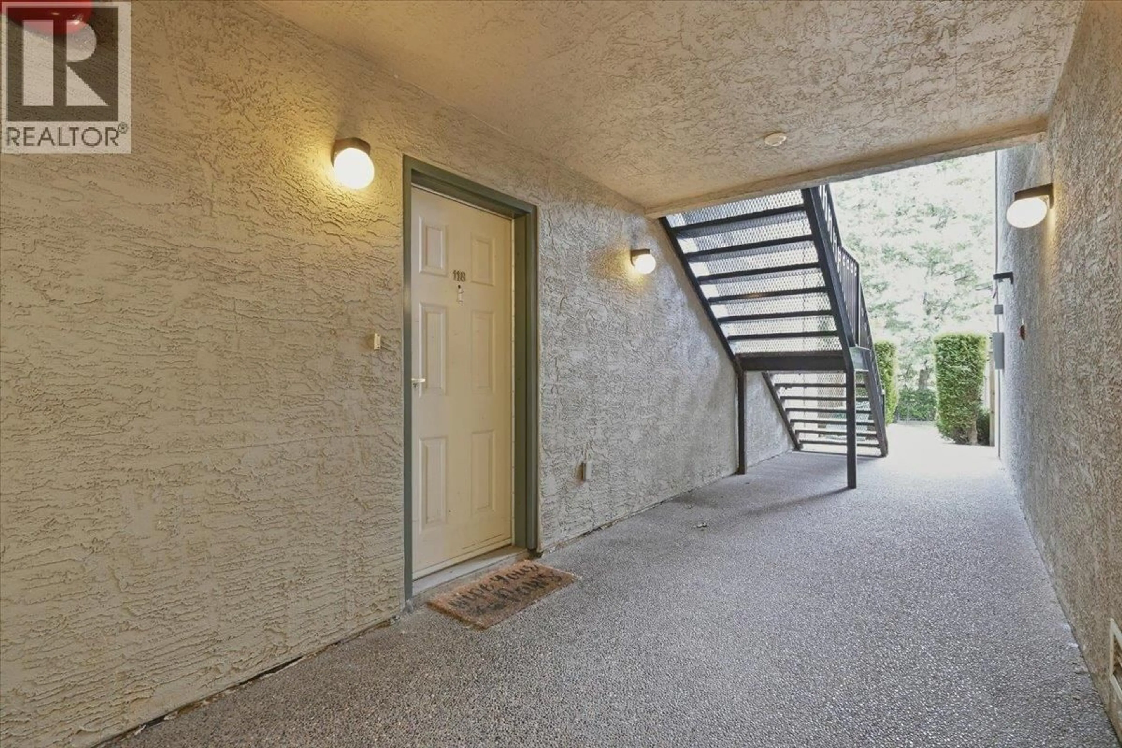 Indoor foyer for 118 - 217 BEGIN STREET, Coquitlam British Columbia V3K4V4