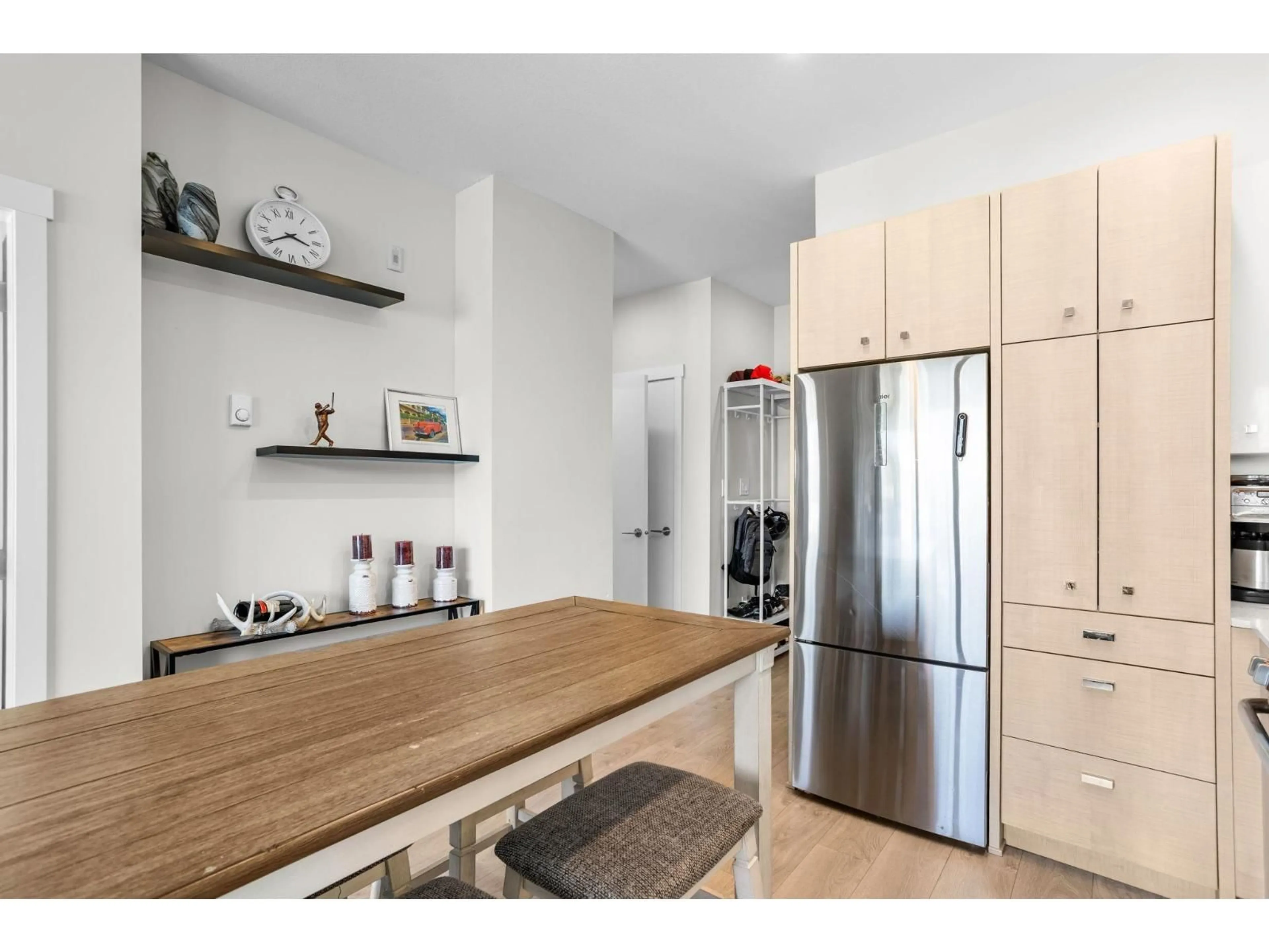 Unknown for 518 - 10838 WHALLEY BOULEVARD, Surrey British Columbia V3R0G8