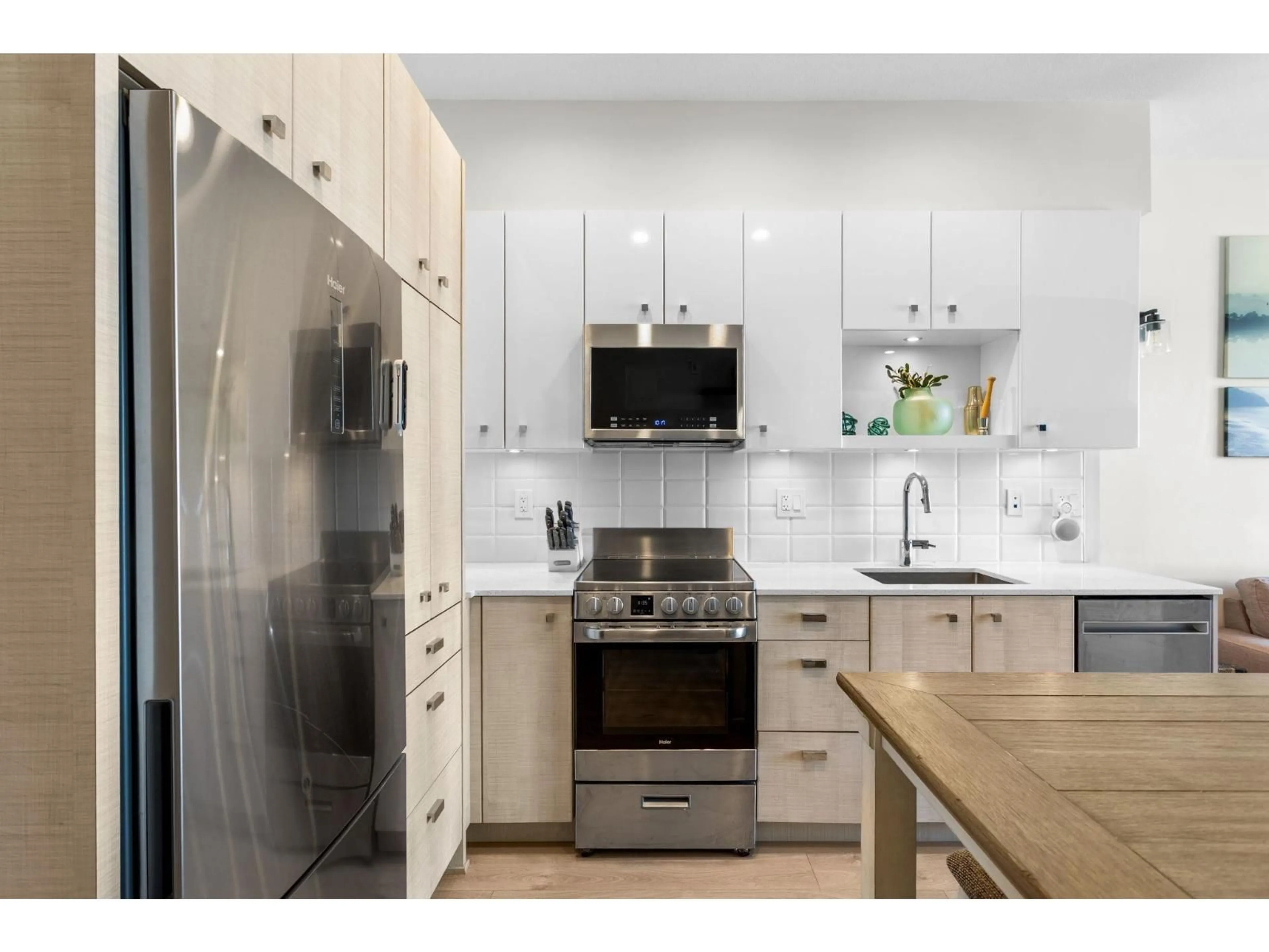 Contemporary kitchen, ceramic/tile floor for 518 - 10838 WHALLEY BOULEVARD, Surrey British Columbia V3R0G8