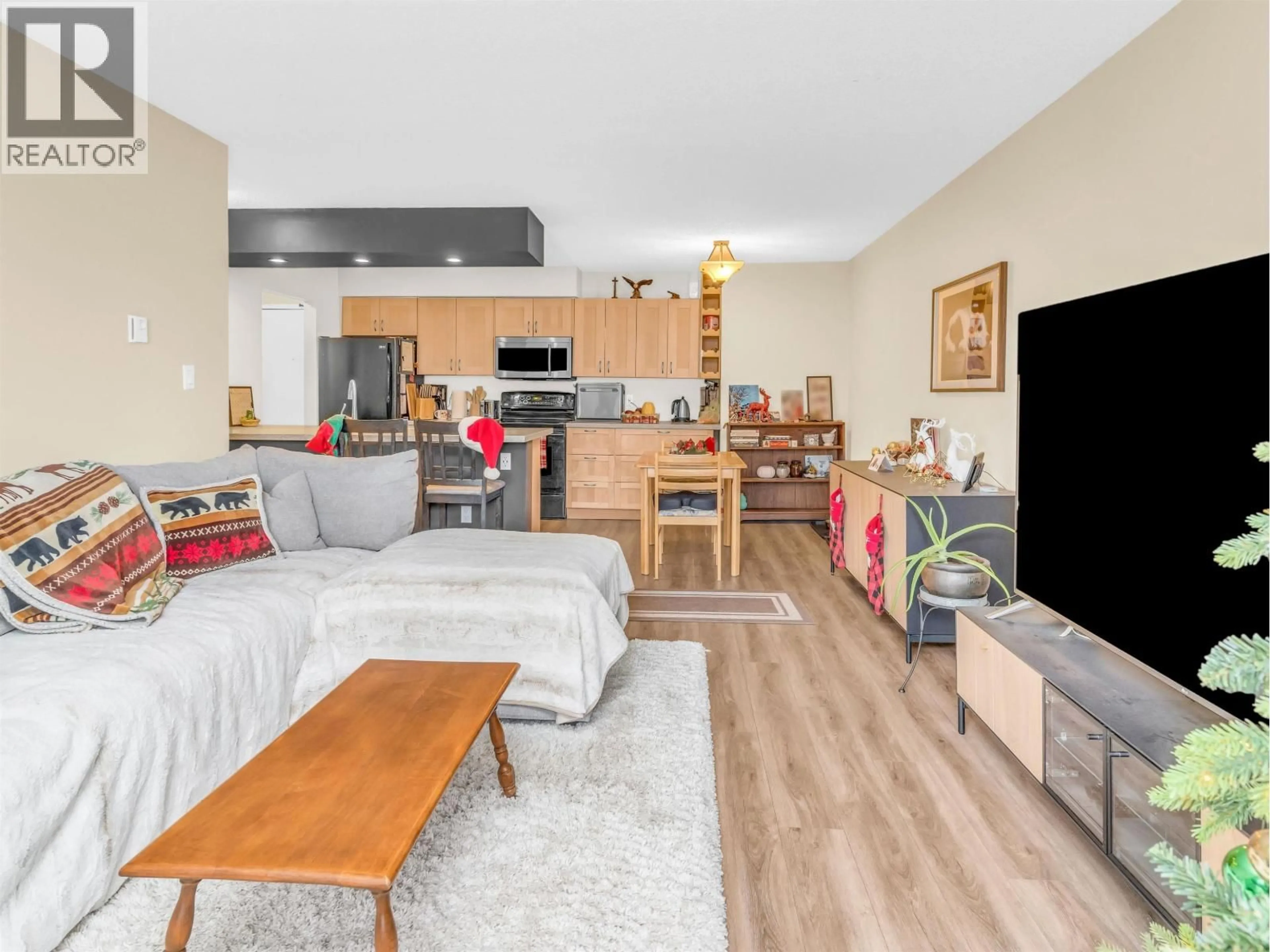 Living room with furniture, wood/laminate floor for 417 - 1210 PACIFIC STREET, Coquitlam British Columbia V3B6K3