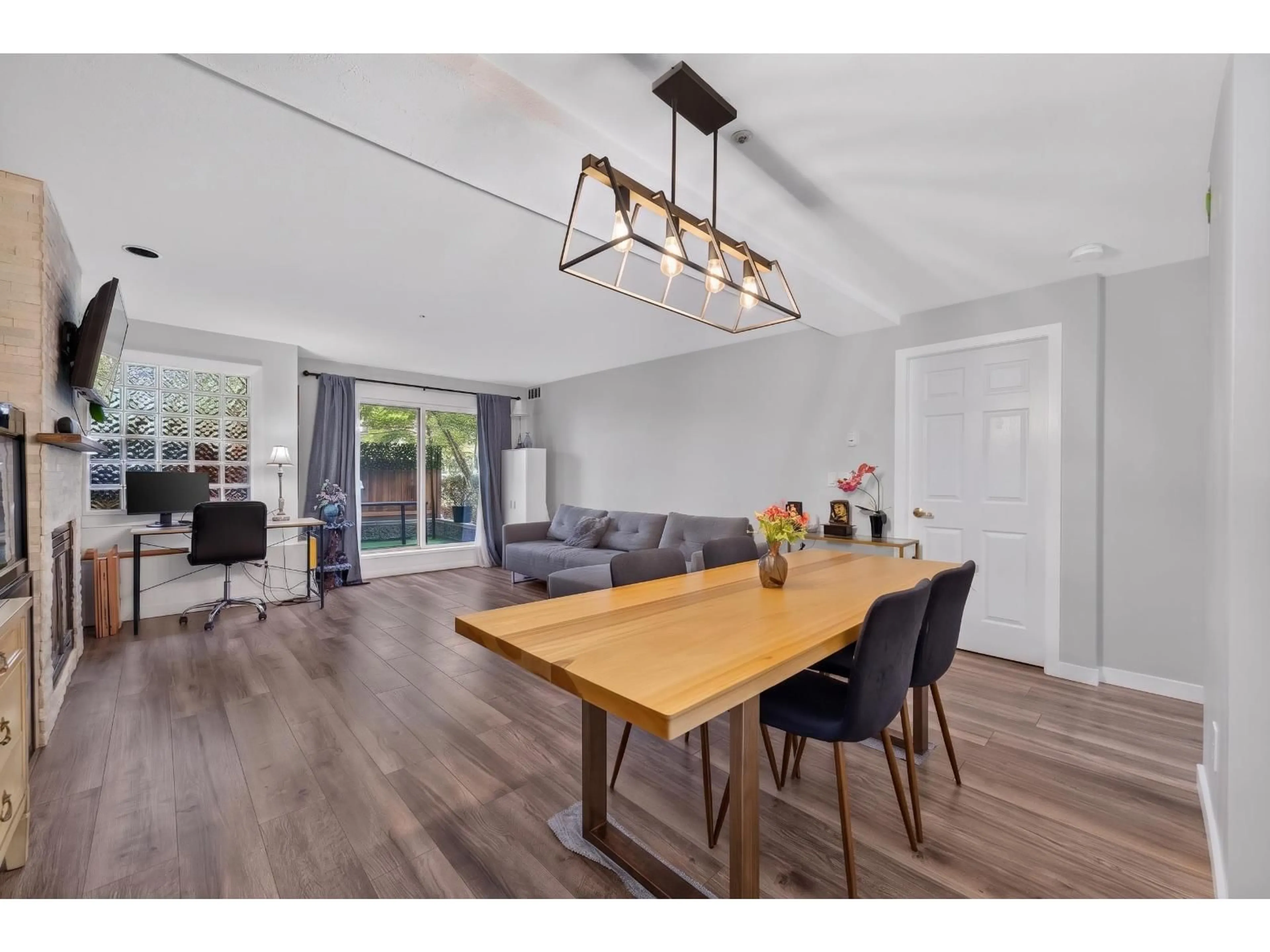 Dining room, wood/laminate floor for 104 - 7475 138 STREET, Surrey British Columbia V3W0Y9