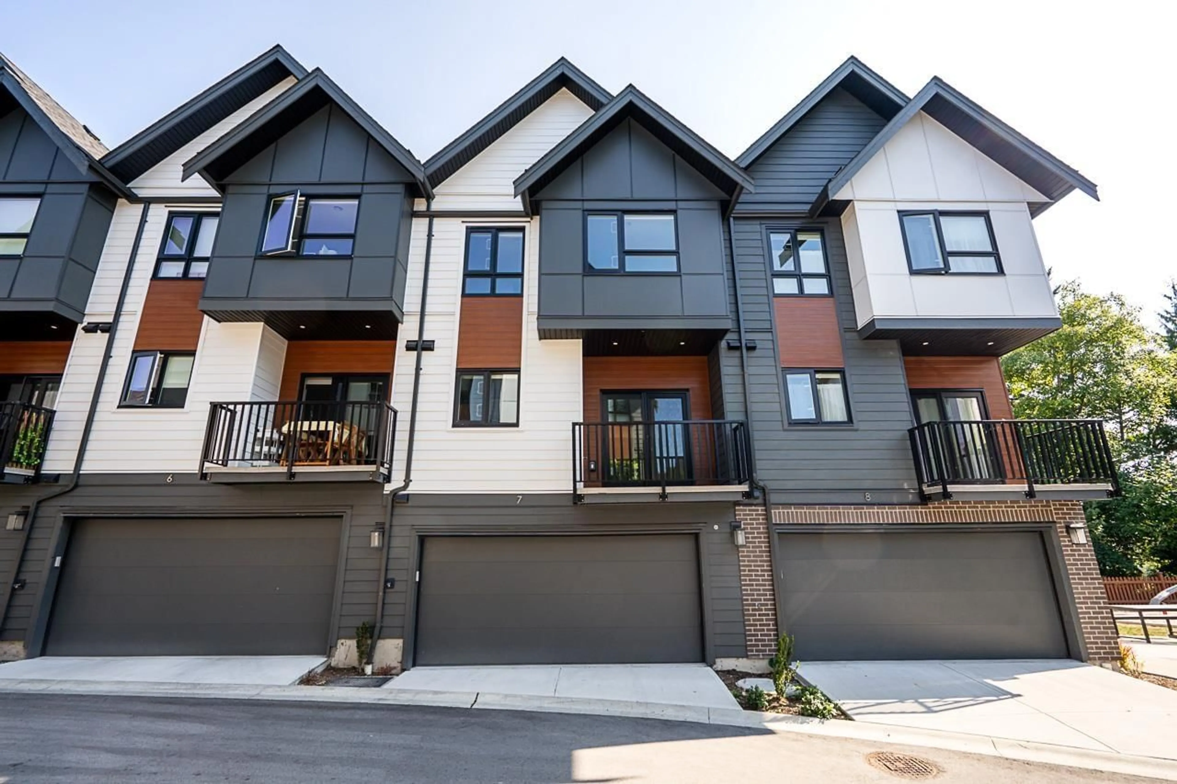 Home with vinyl exterior material, street for 7 - 1959 165A STREET, Surrey British Columbia V3Z1K3