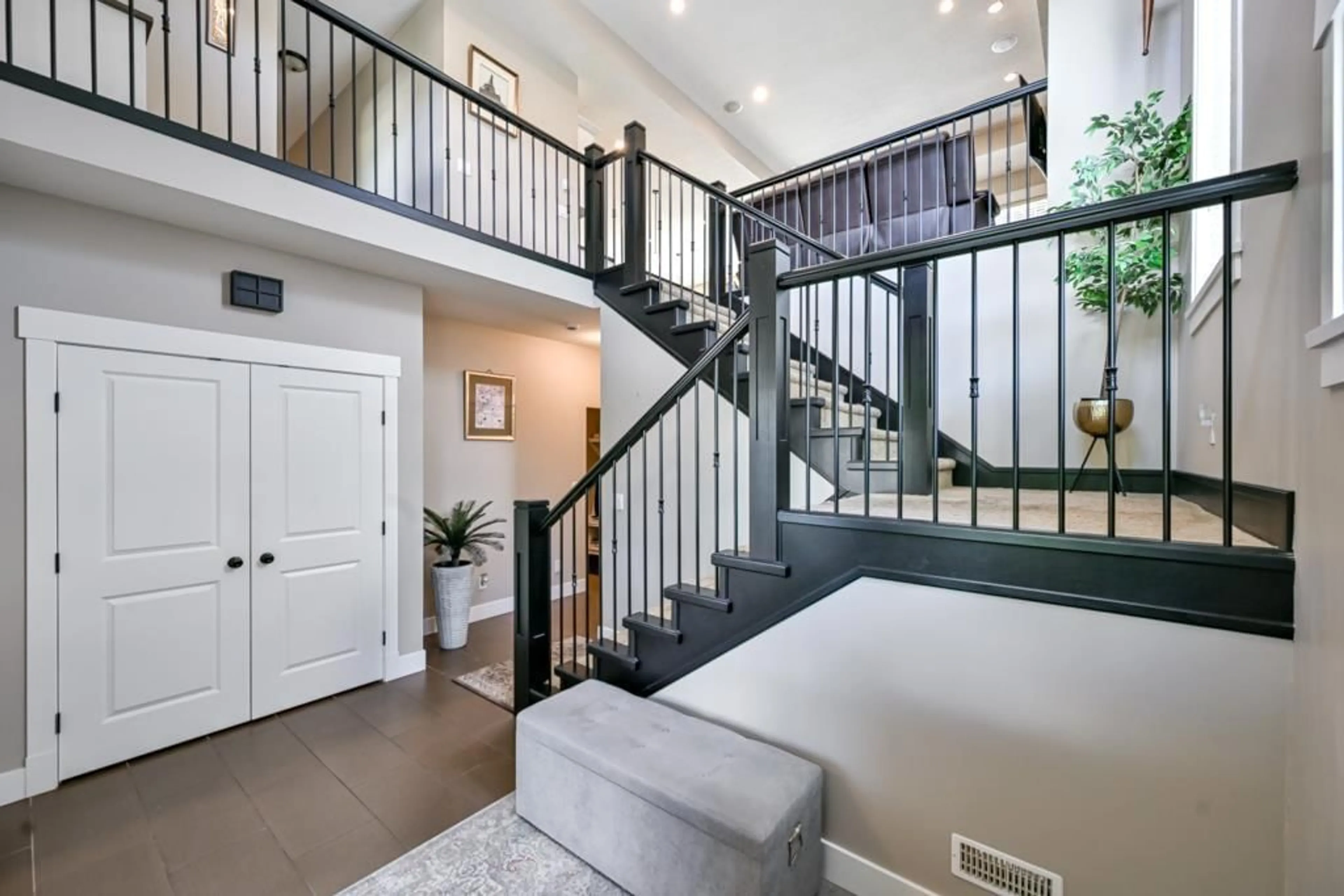 Indoor entryway for 2779 BRISTOL DRIVE, Abbotsford British Columbia V2S8N6