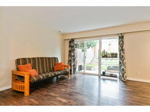 11 - 33900 MAYFAIR AVENUE, Abbotsford 4