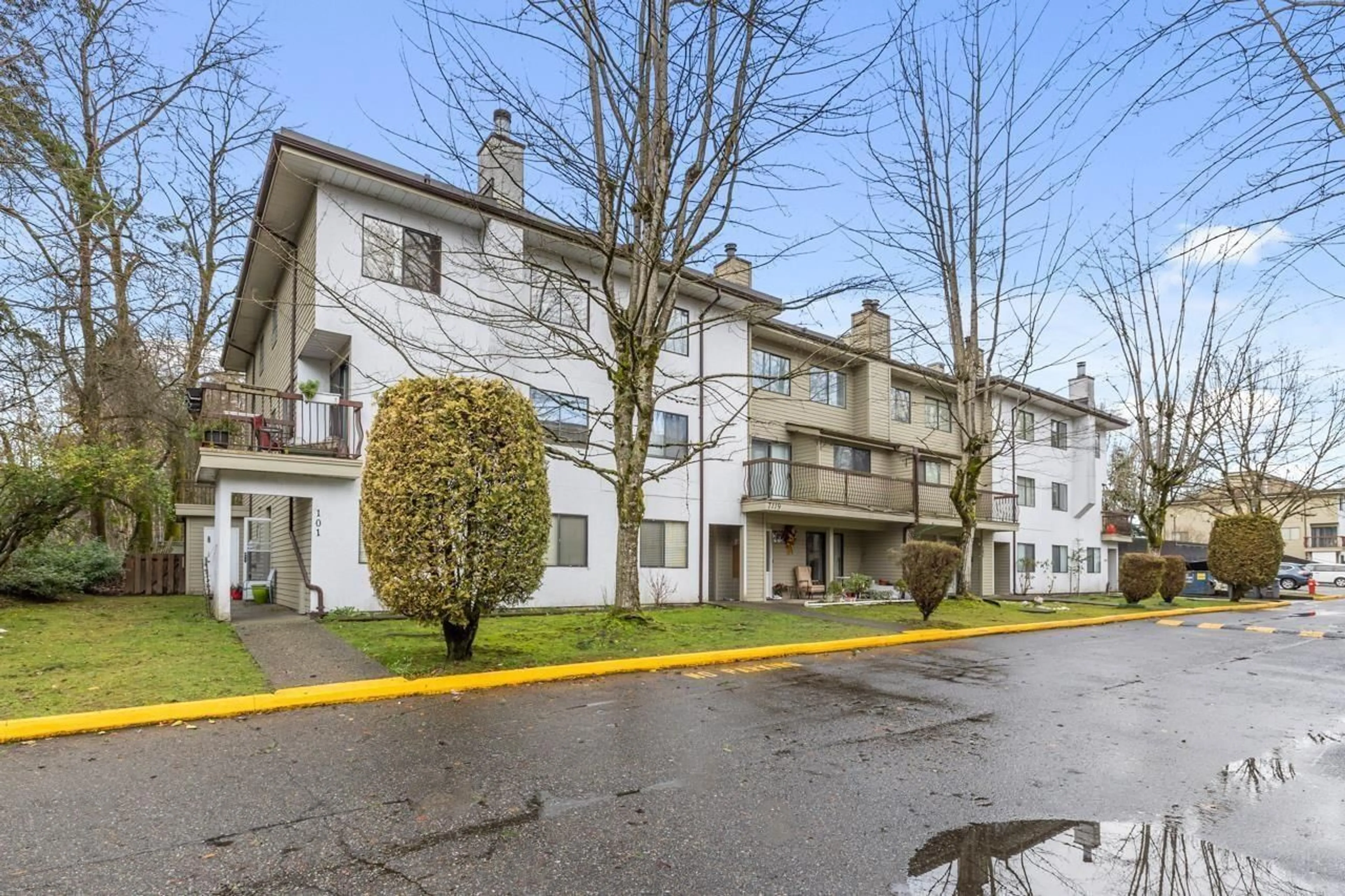Patio, street for 205 - 7119 133 STREET, Surrey British Columbia V3W7Z6