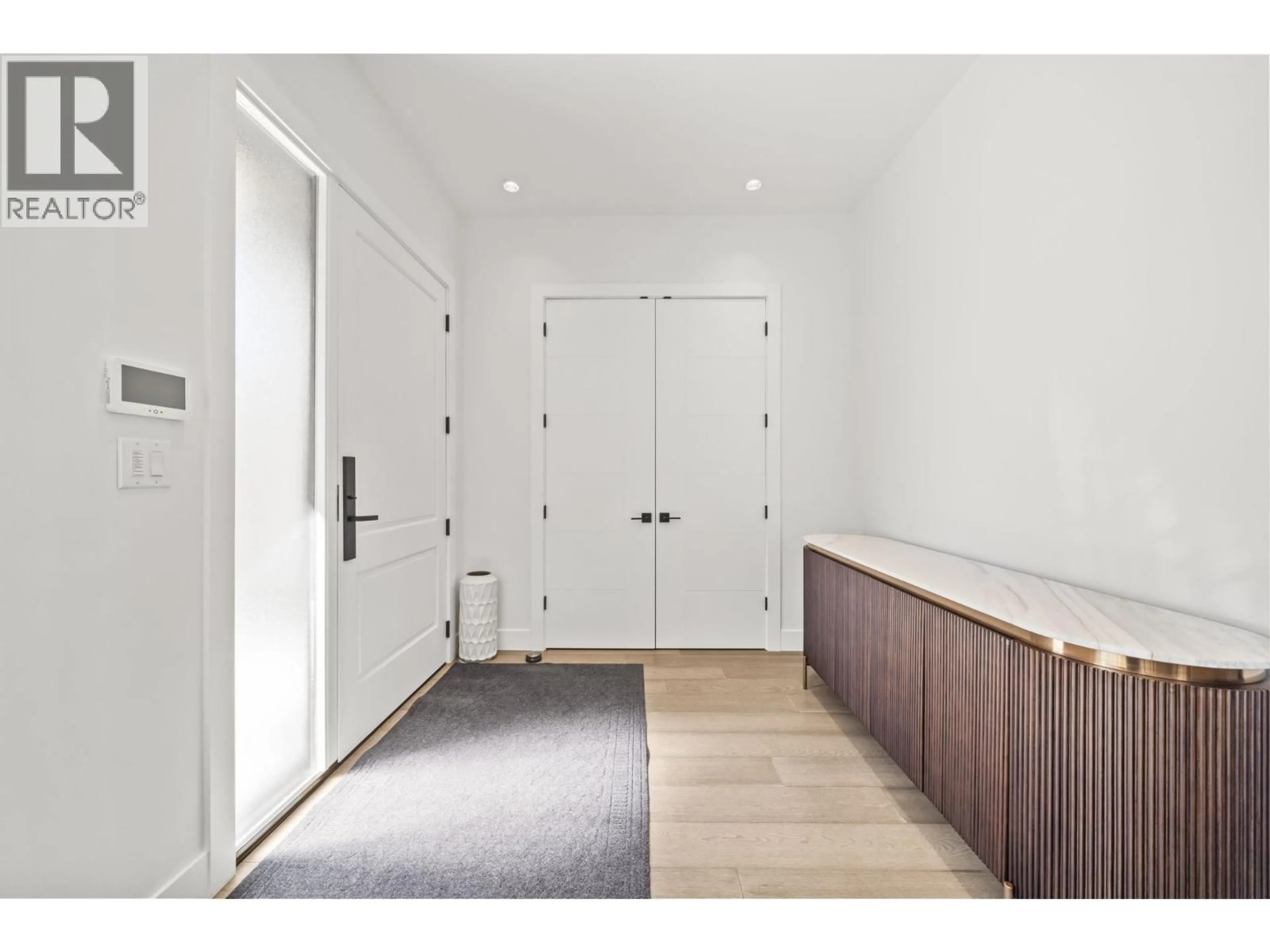Indoor entryway for 4347 GEORGIA STREET, Burnaby British Columbia V5C2T9