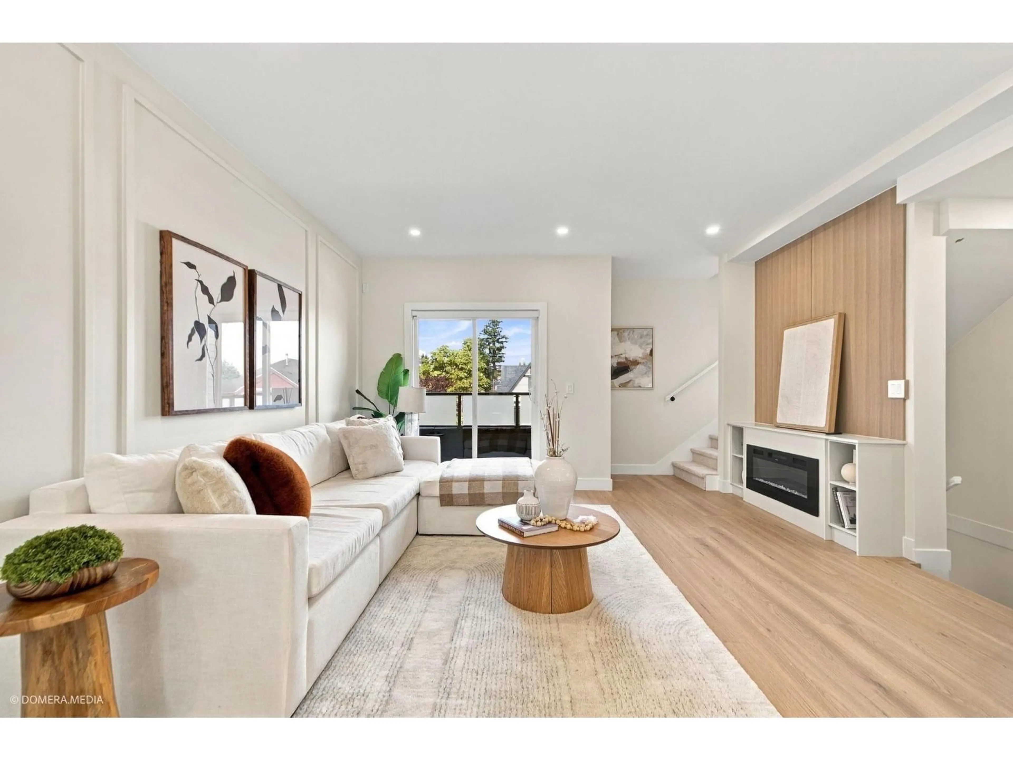 Living room with furniture, wood/laminate floor for 9 - 17432 58 AVENUE, Surrey British Columbia V3S1L2