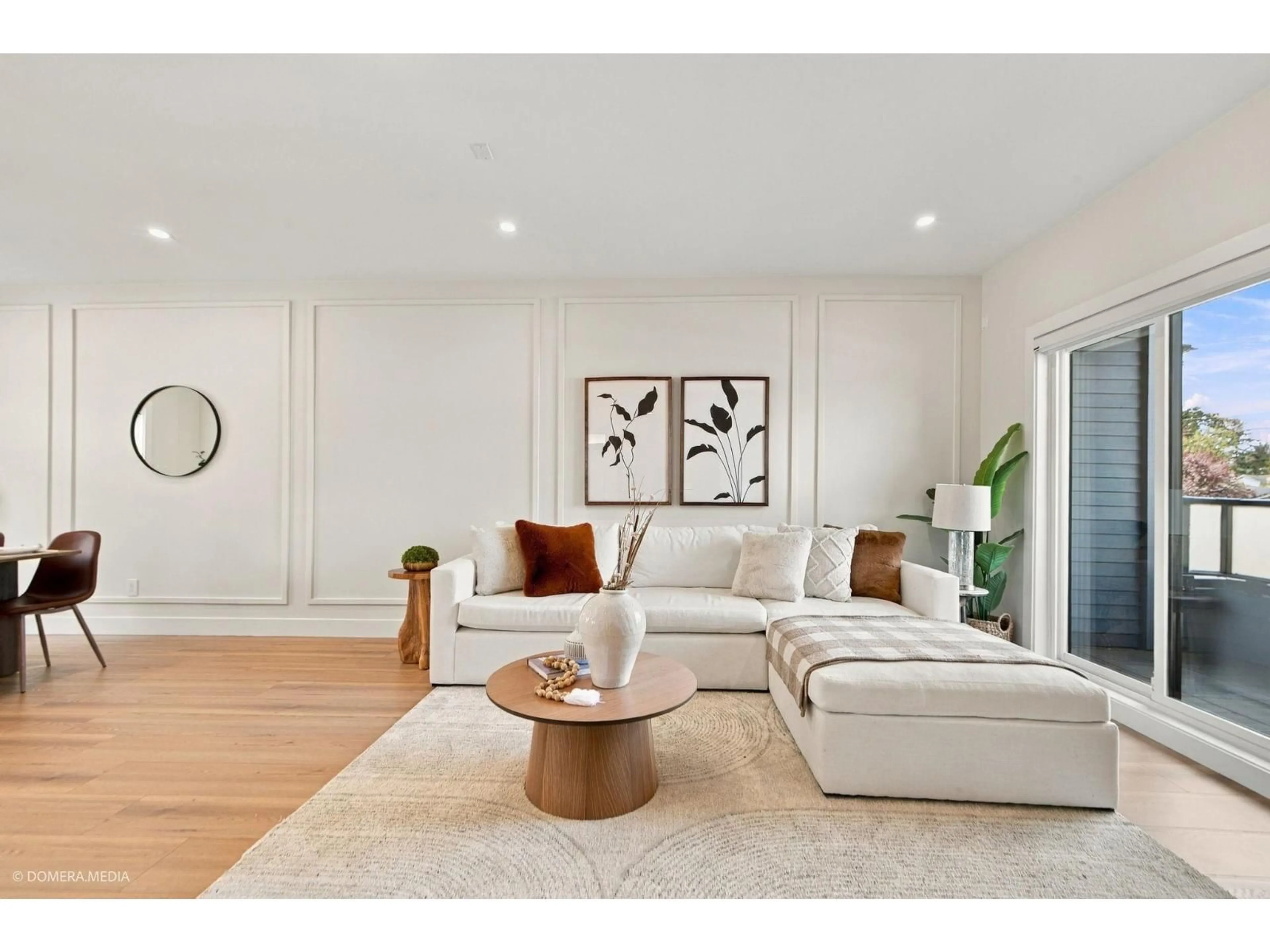 Living room with furniture, wood/laminate floor for 9 - 17432 58 AVENUE, Surrey British Columbia V3S1L2