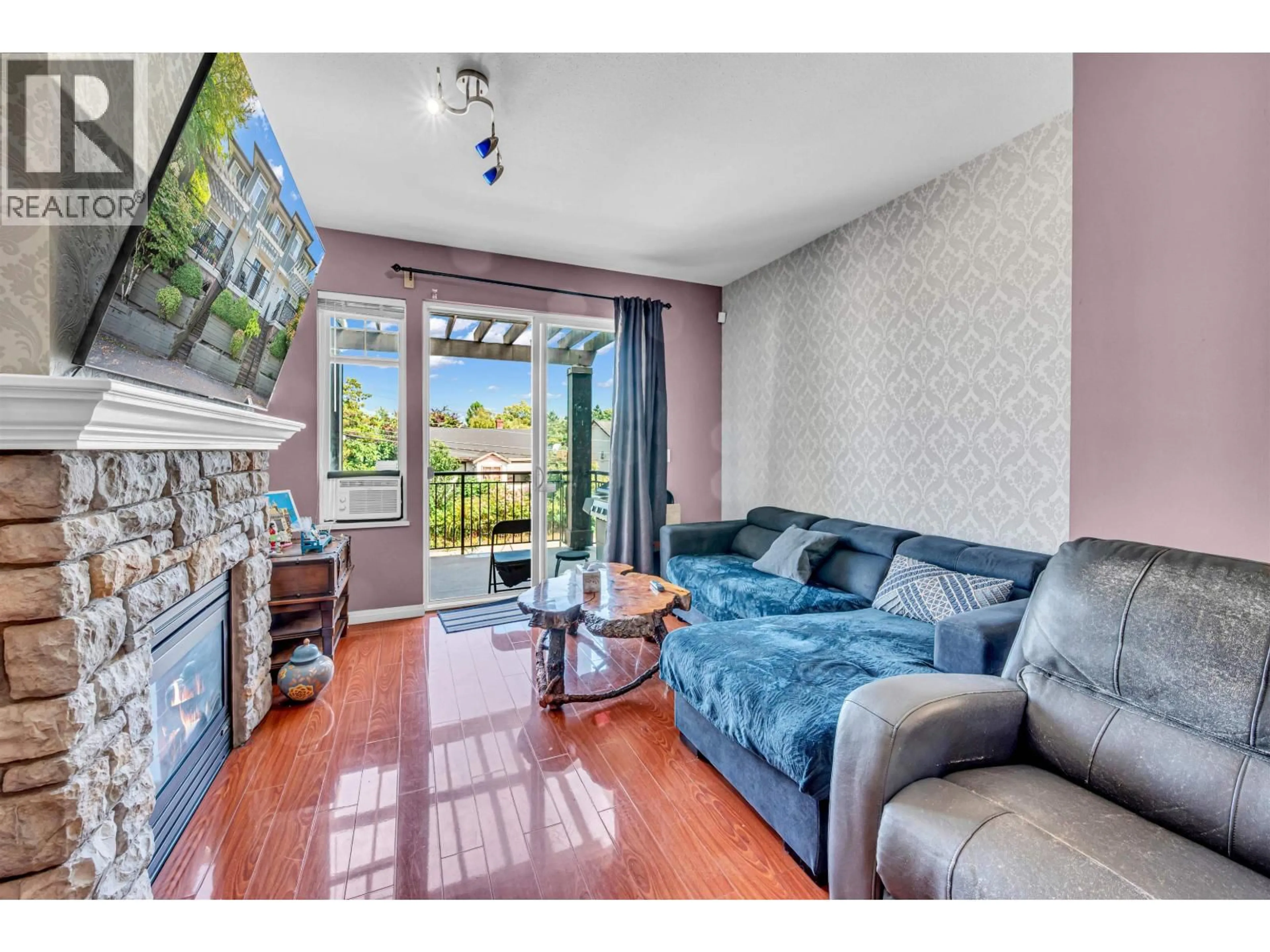 Living room with furniture, unknown for 6 - 1010 EWEN AVENUE, New Westminster British Columbia V3M5C9