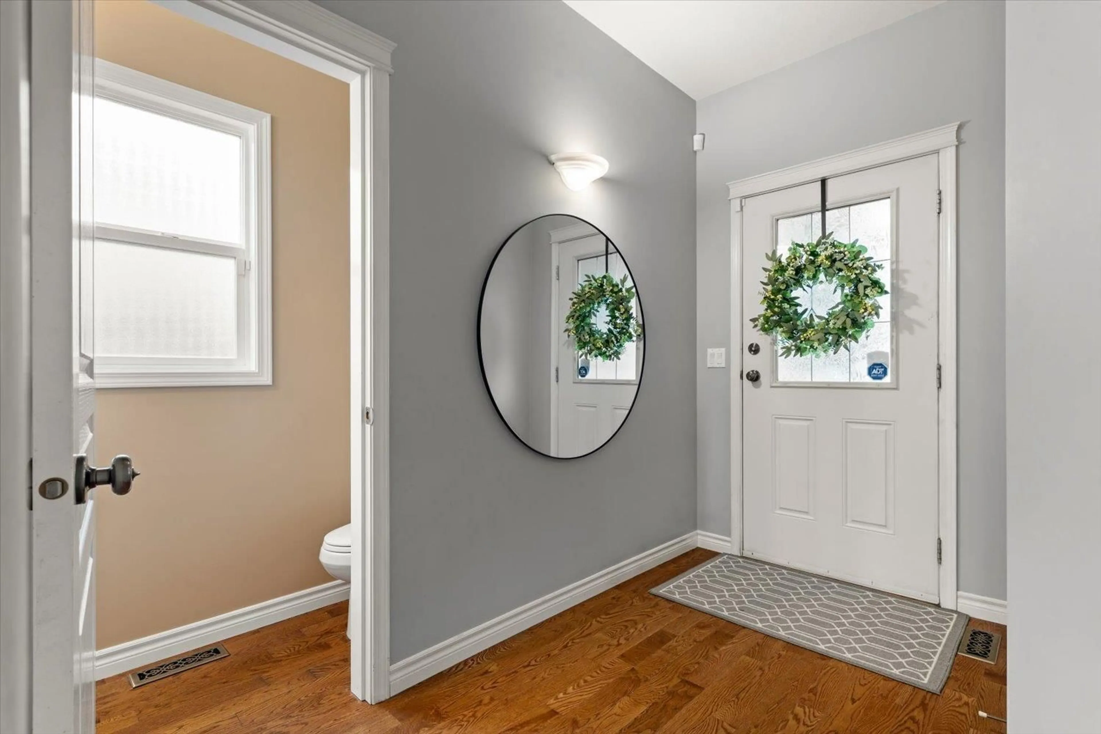 Indoor entryway for 130 - 46360 VALLEYVIEW ROAD, Chilliwack British Columbia V2R5L7