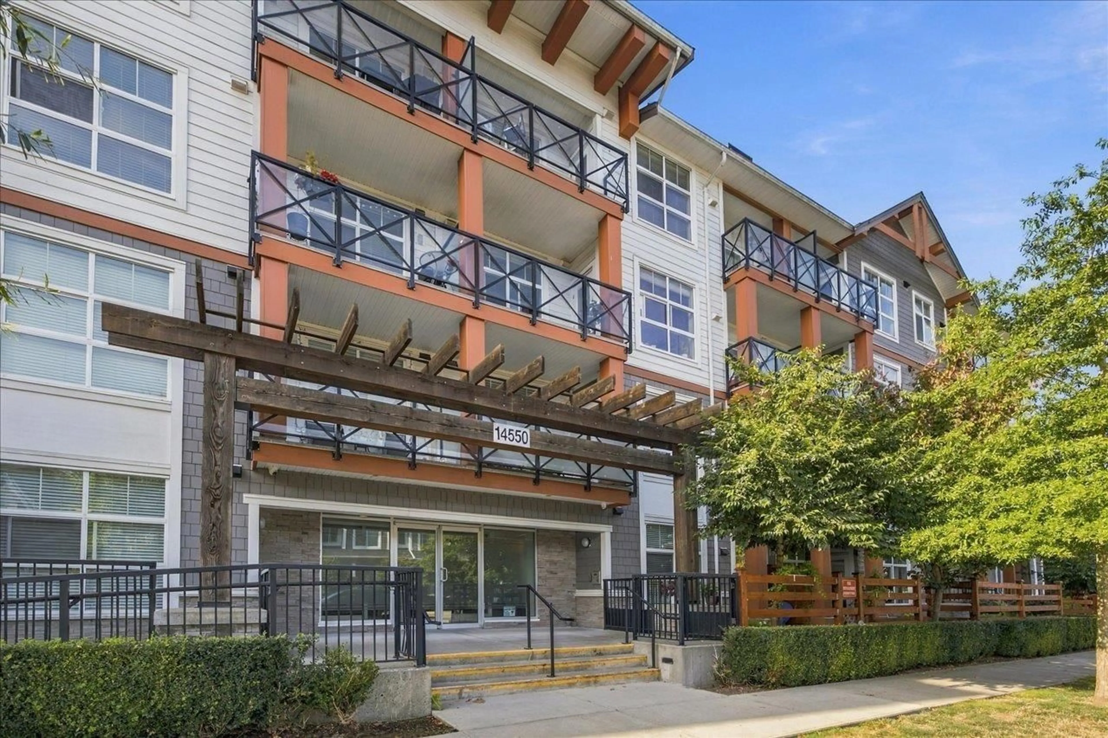 Patio, building for 313 - 14550 WINTER CRESCENT, Surrey British Columbia V4P0G4