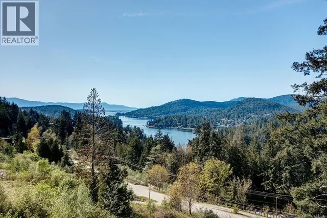 5280 CECIL HILL ROAD, Madeira Park 3