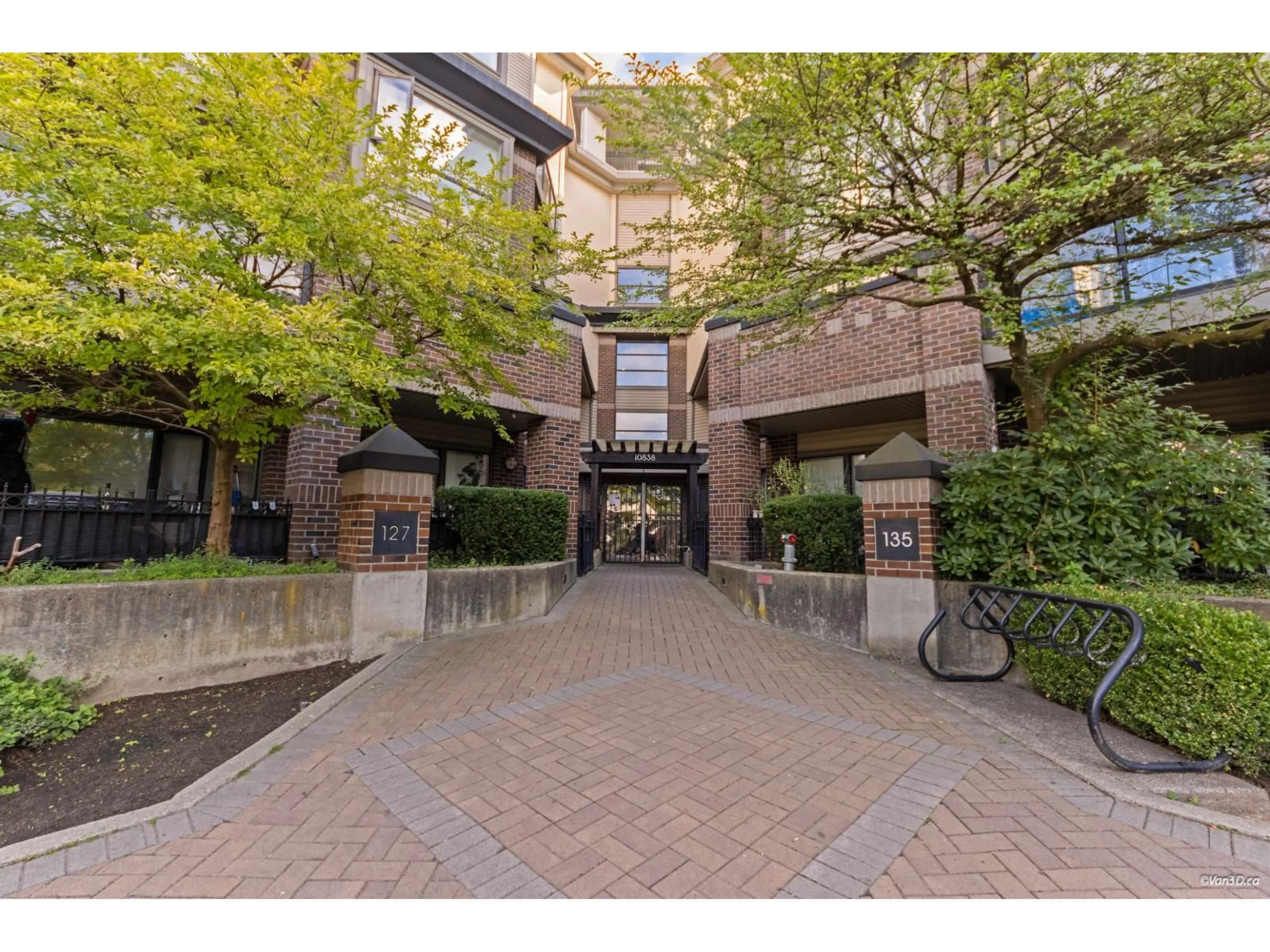 Indoor foyer for 329 - 10838 CITY PARKWAY, Surrey British Columbia V3T5X9