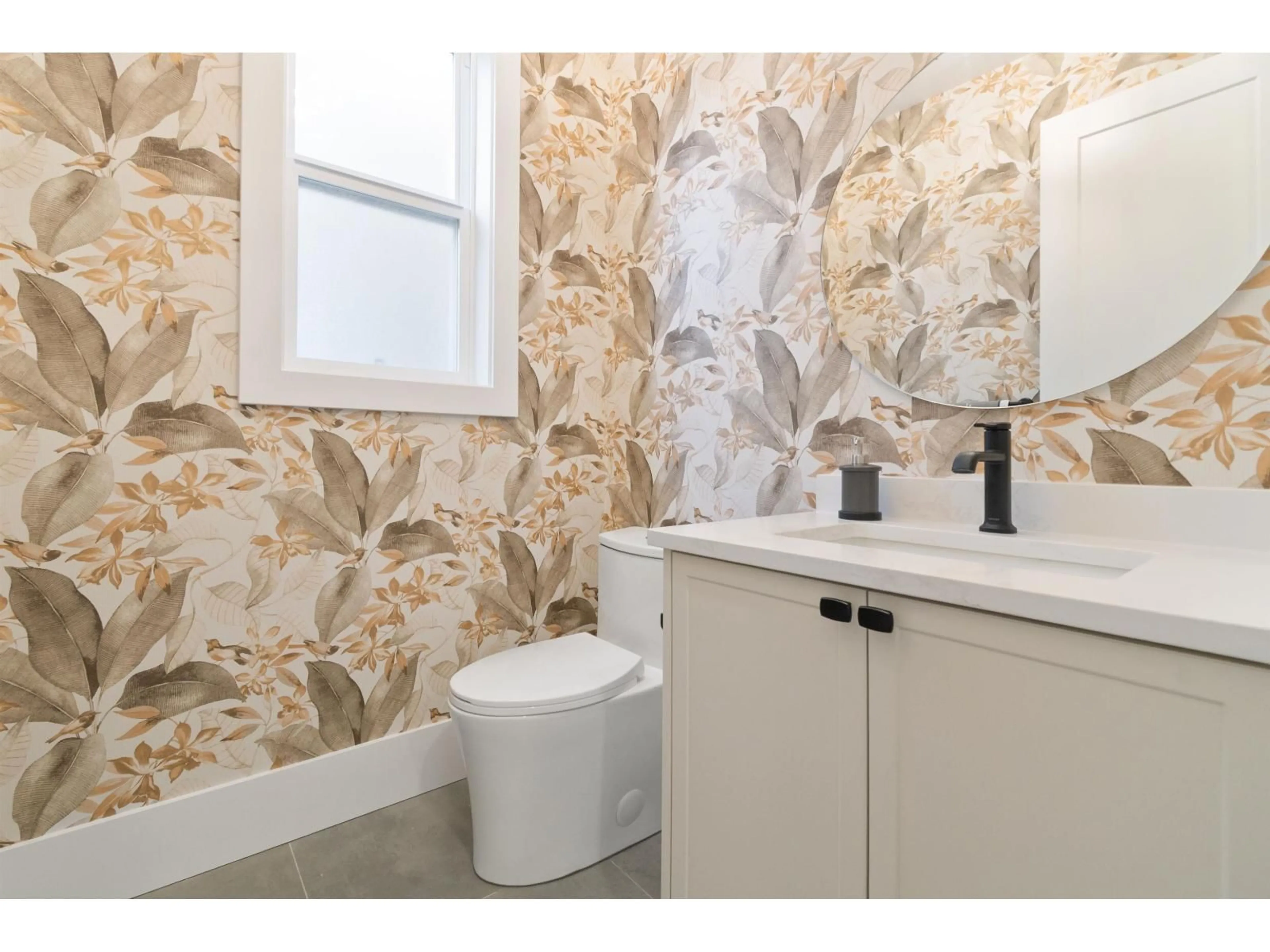 Contemporary bathroom, ceramic/tile floor for 7139 ELWOOD DRIVE, Chilliwack British Columbia V2R1G8