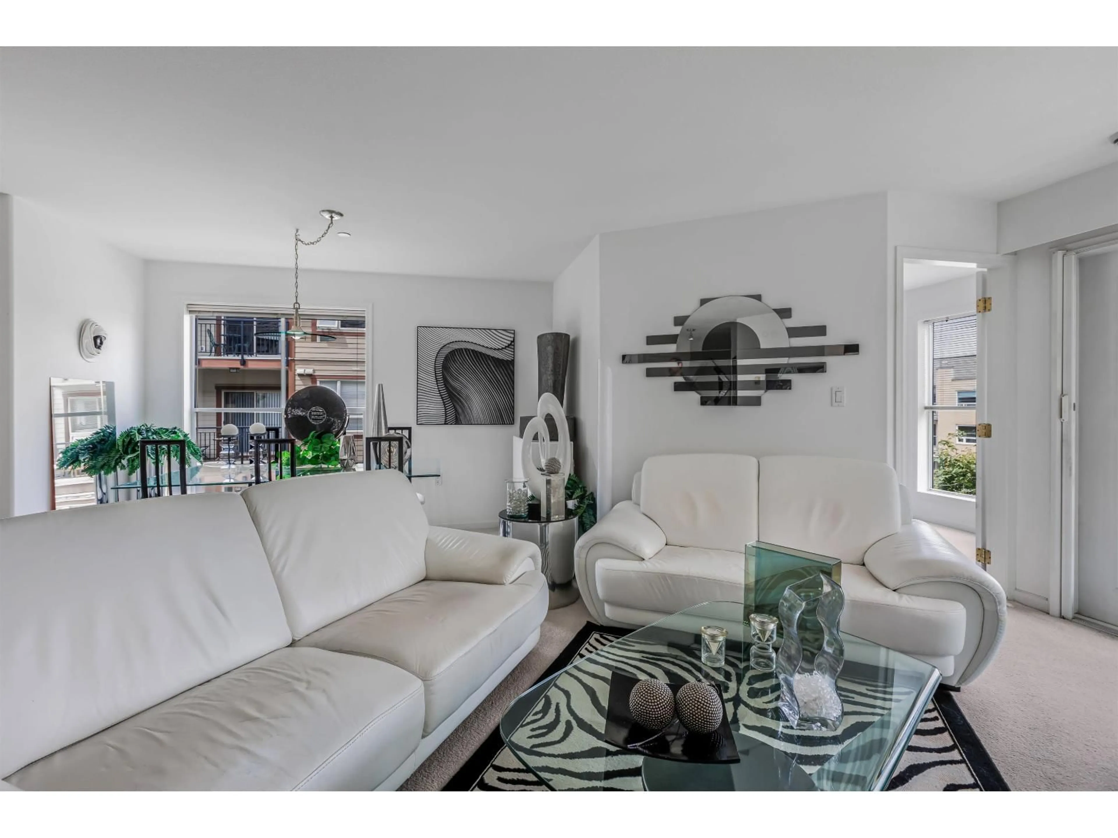 Living room with furniture, unknown for 206 - 15290 18TH AVENUE, Surrey British Columbia V4A1W8