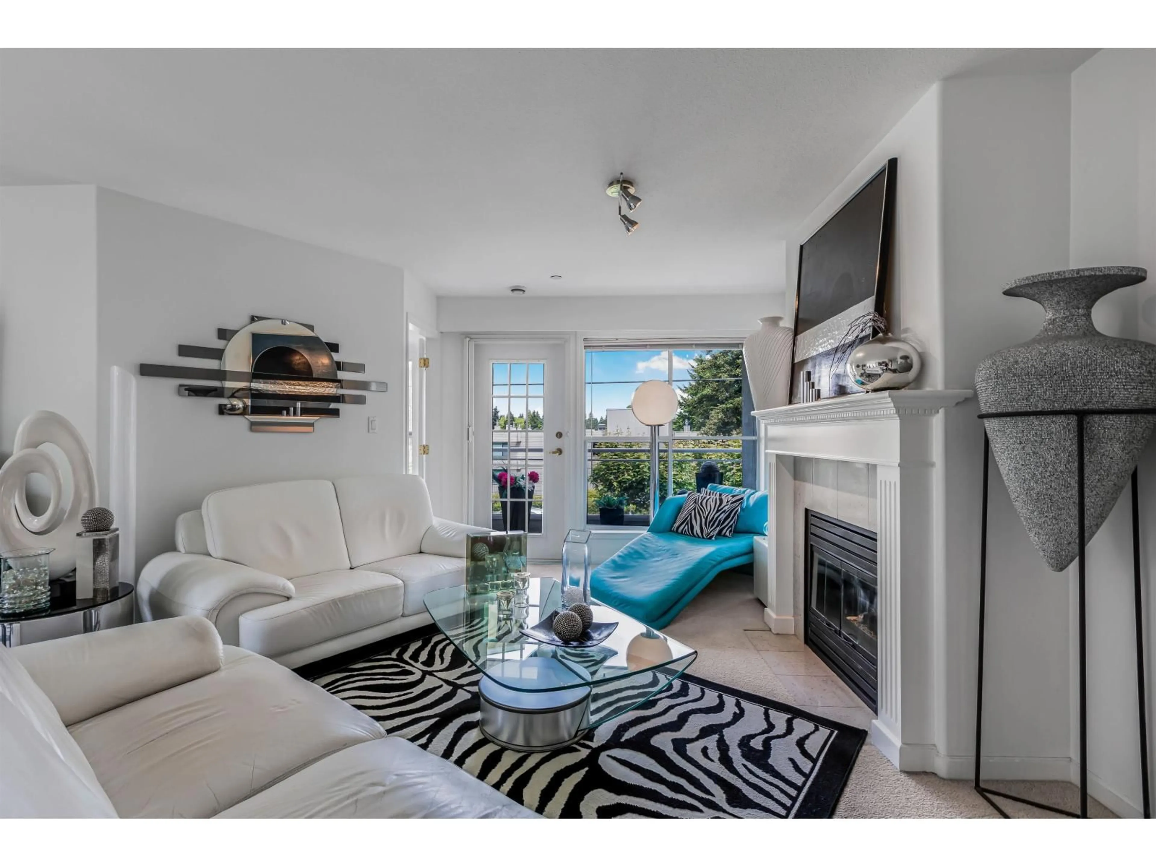 Living room with furniture, unknown for 206 - 15290 18TH AVENUE, Surrey British Columbia V4A1W8