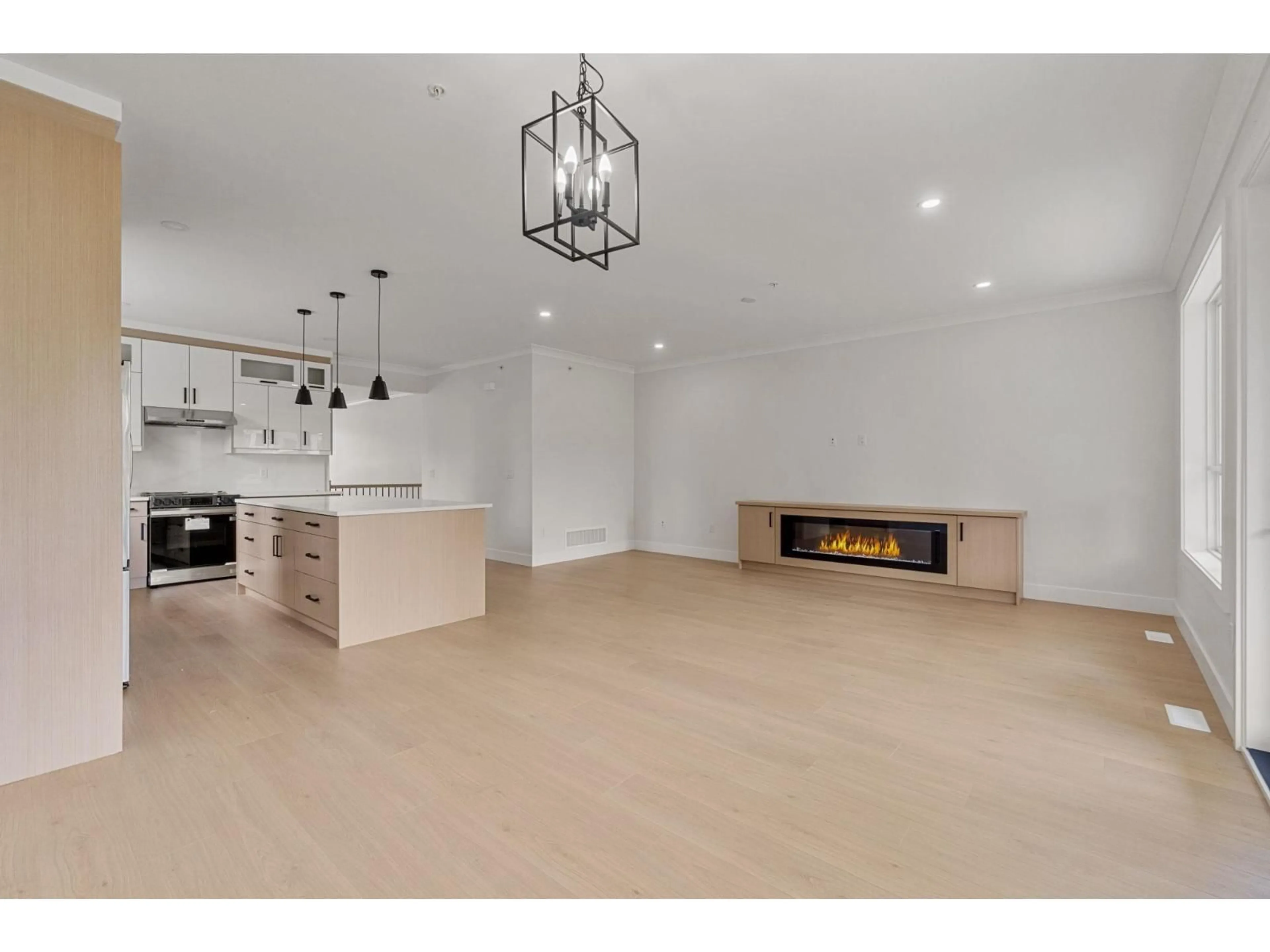 Open concept kitchen, unknown for 33664 DEWDNEY TRUNK ROAD, Mission British Columbia V2V6Y4