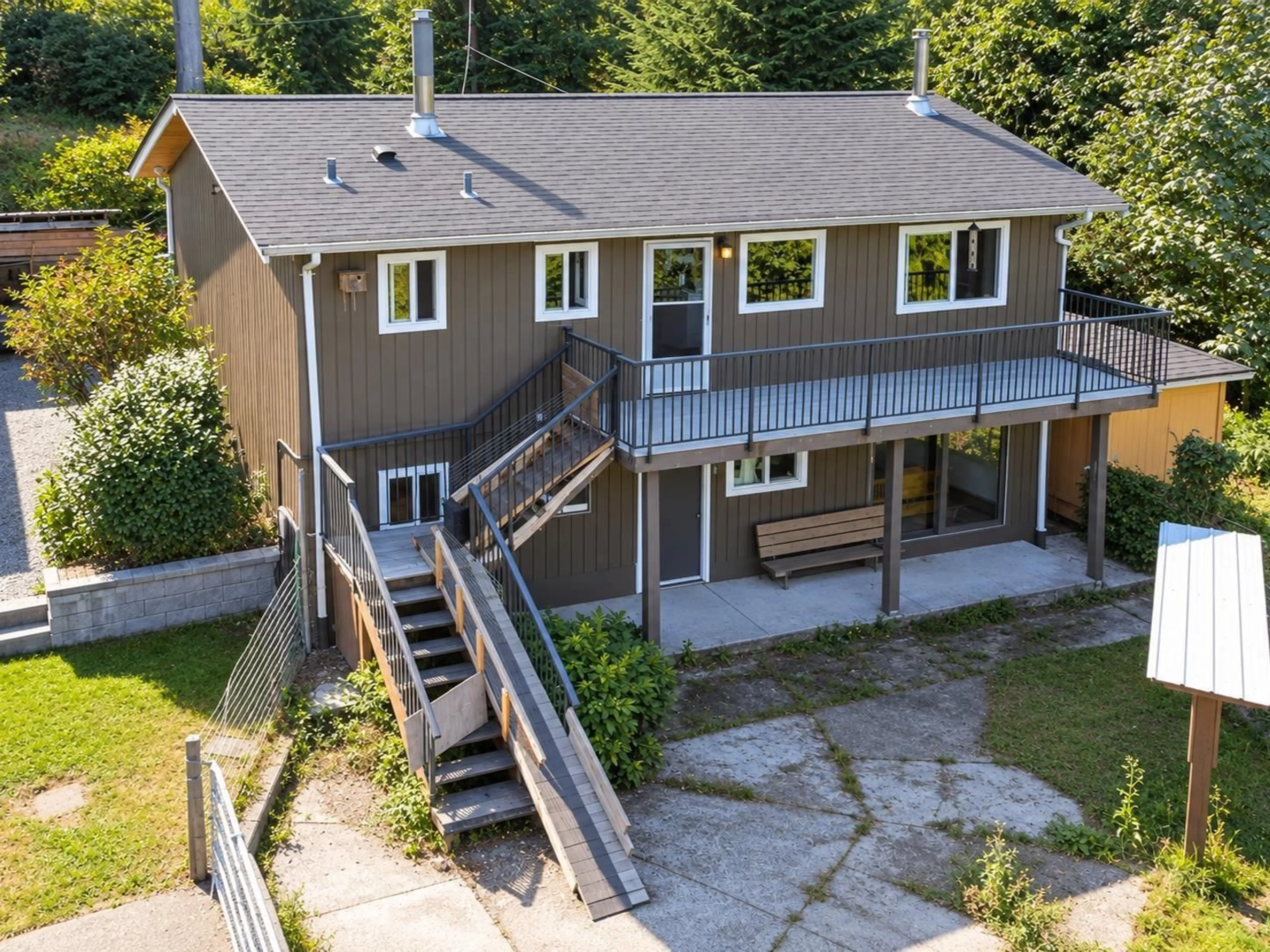 A pic from outside/outdoor area/front of a property/back of a property/a pic from drone, unknown for 31081 SILVERHILL ROAD, Mission British Columbia V4S1G9