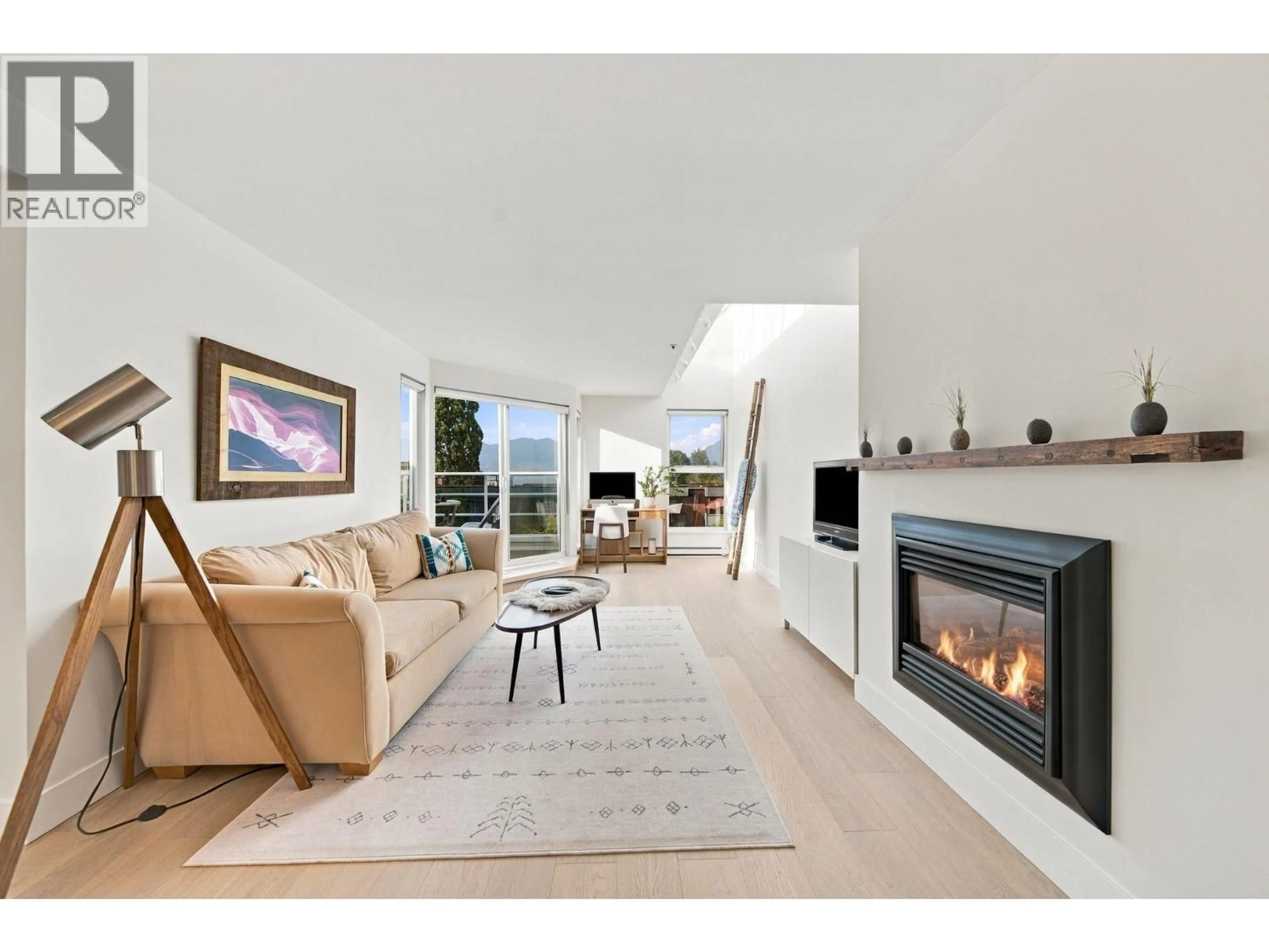 Living room with furniture, unknown for 2240 YORK AVENUE, Vancouver British Columbia V6K1C6