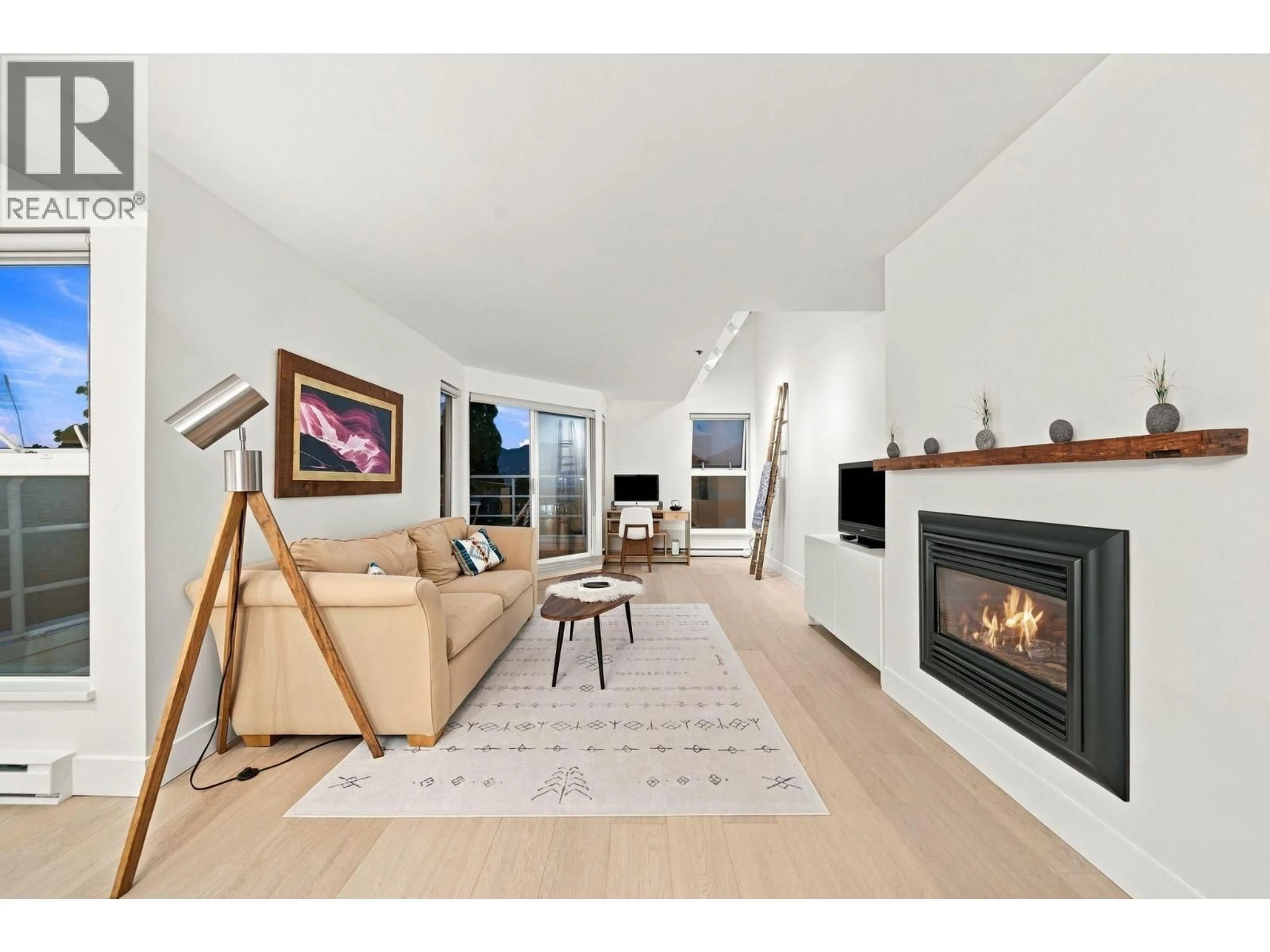 Living room with furniture, wood/laminate floor for 2240 YORK AVENUE, Vancouver British Columbia V6K1C6
