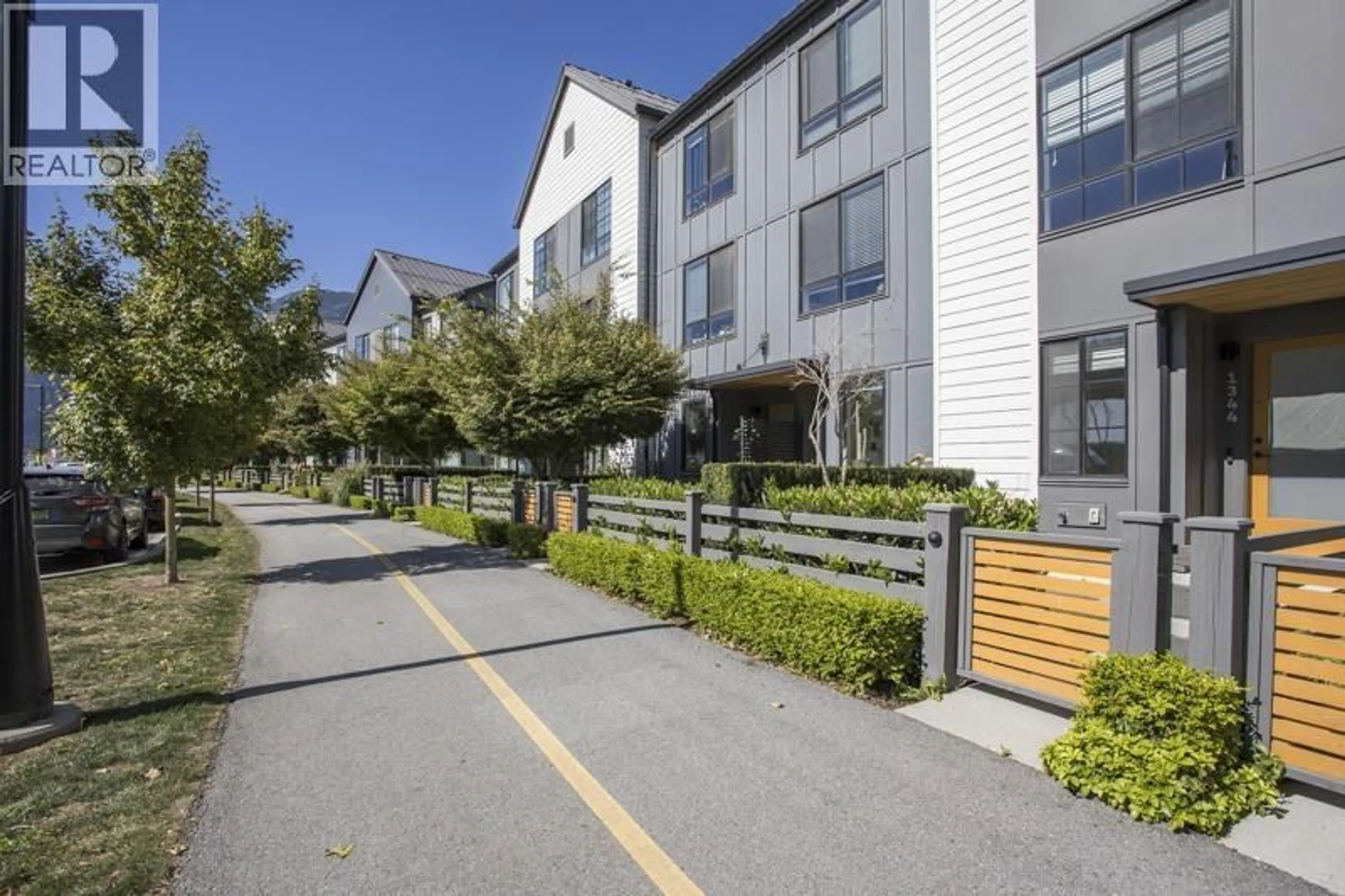 Patio, street for 1342 HALYARD PLACE, Squamish British Columbia V8B2A1