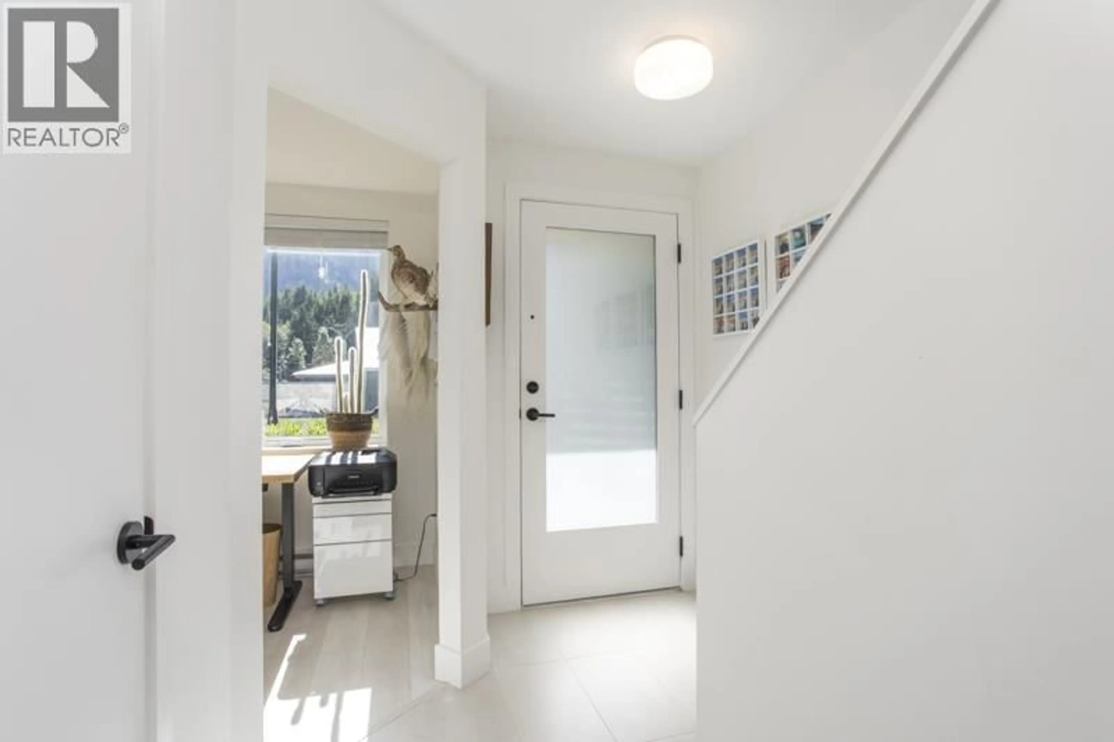 Indoor entryway for 1342 HALYARD PLACE, Squamish British Columbia V8B2A1