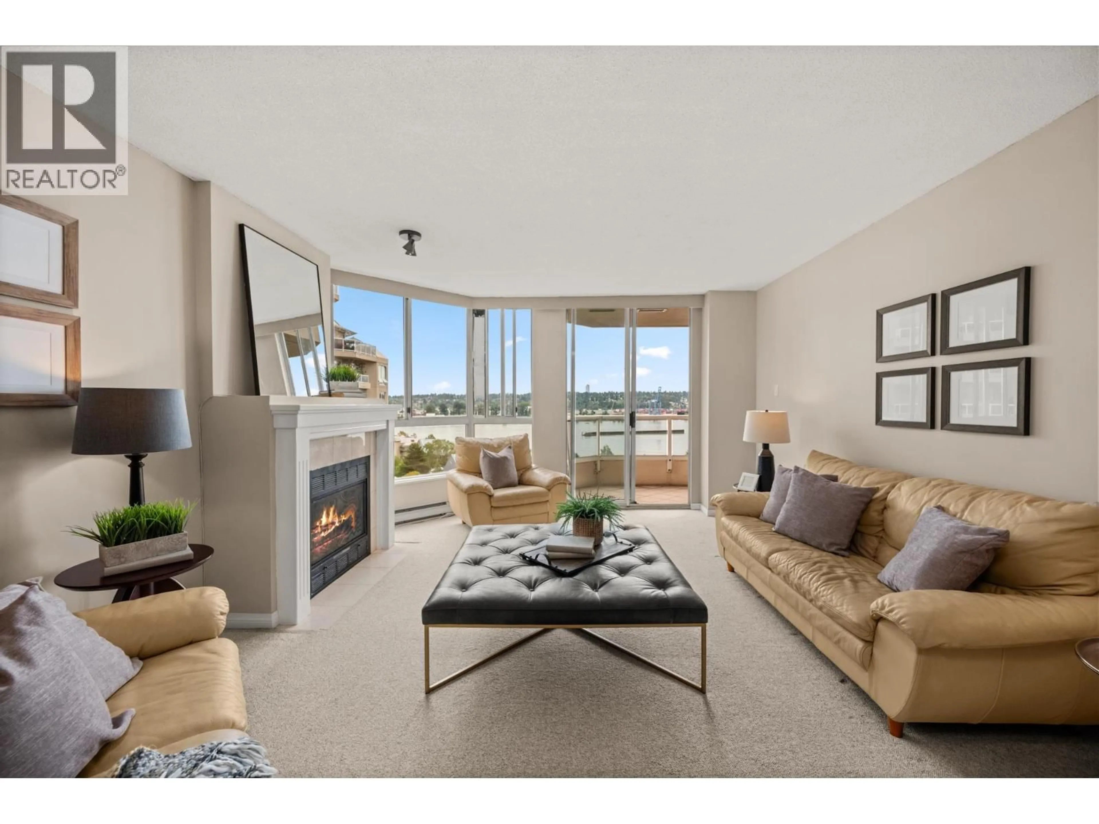 Living room with furniture, unknown for 1505 - 1235 QUAYSIDE DRIVE, New Westminster British Columbia V3M6J5