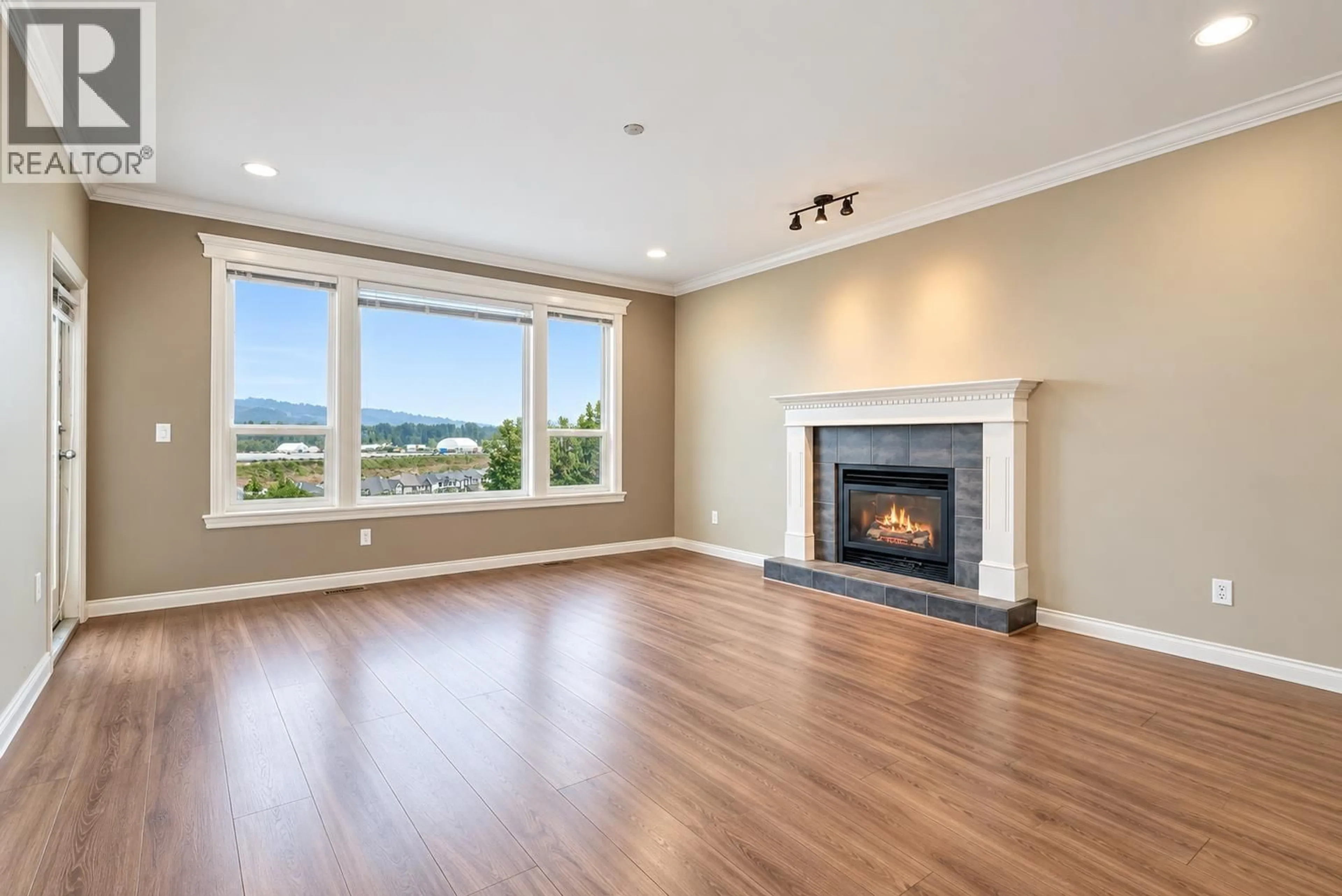 Living room with furniture, wood/laminate floor for 3 - 1615 SHAUGHNESSY STREET, Port Coquitlam British Columbia V3C6K9