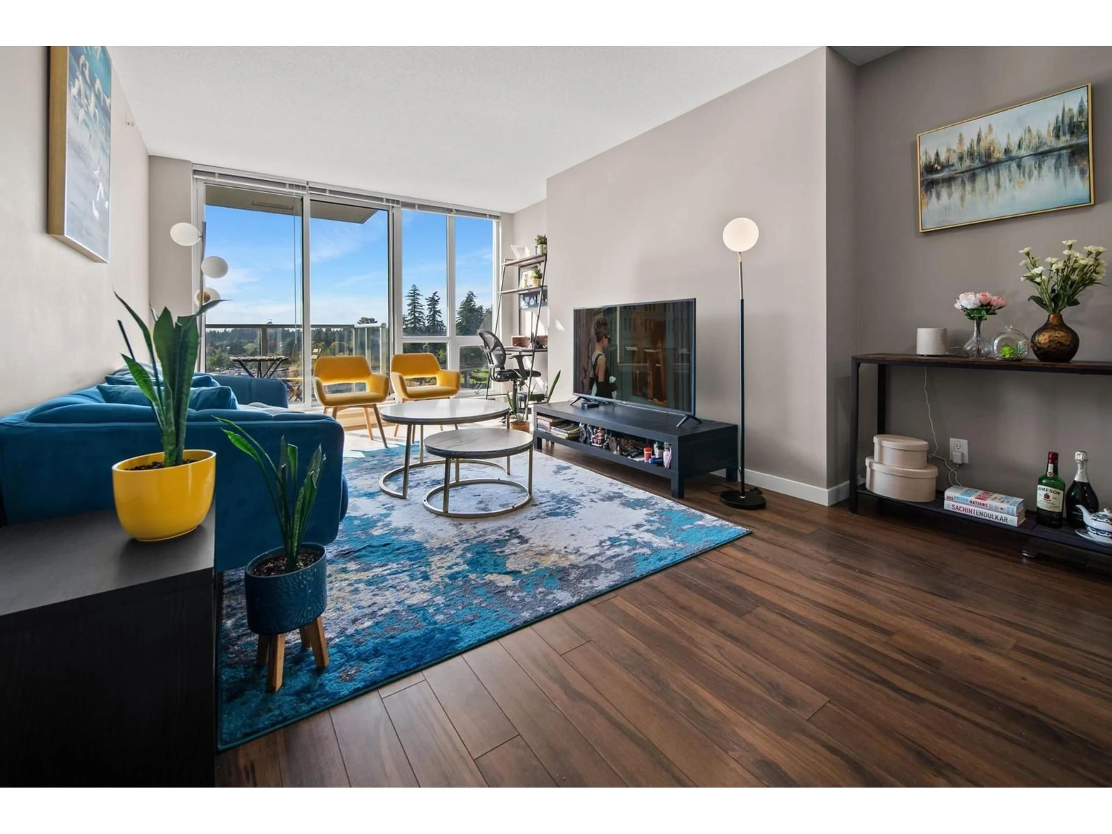 Living room with furniture, unknown for 909 - 9981 WHALLEY BOULEVARD, Surrey British Columbia V3T0G6