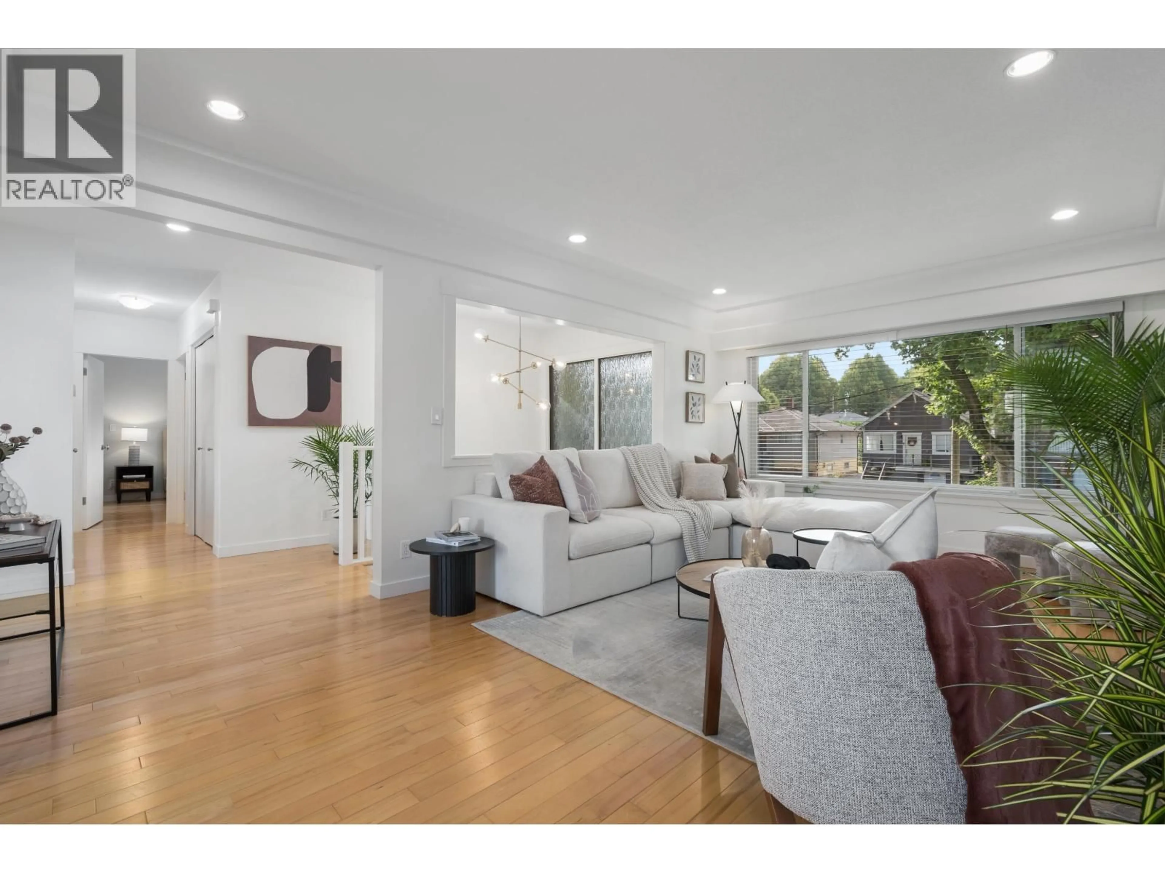 Living room with furniture, unknown for 841 21ST AVENUE, Vancouver British Columbia V5V1S3