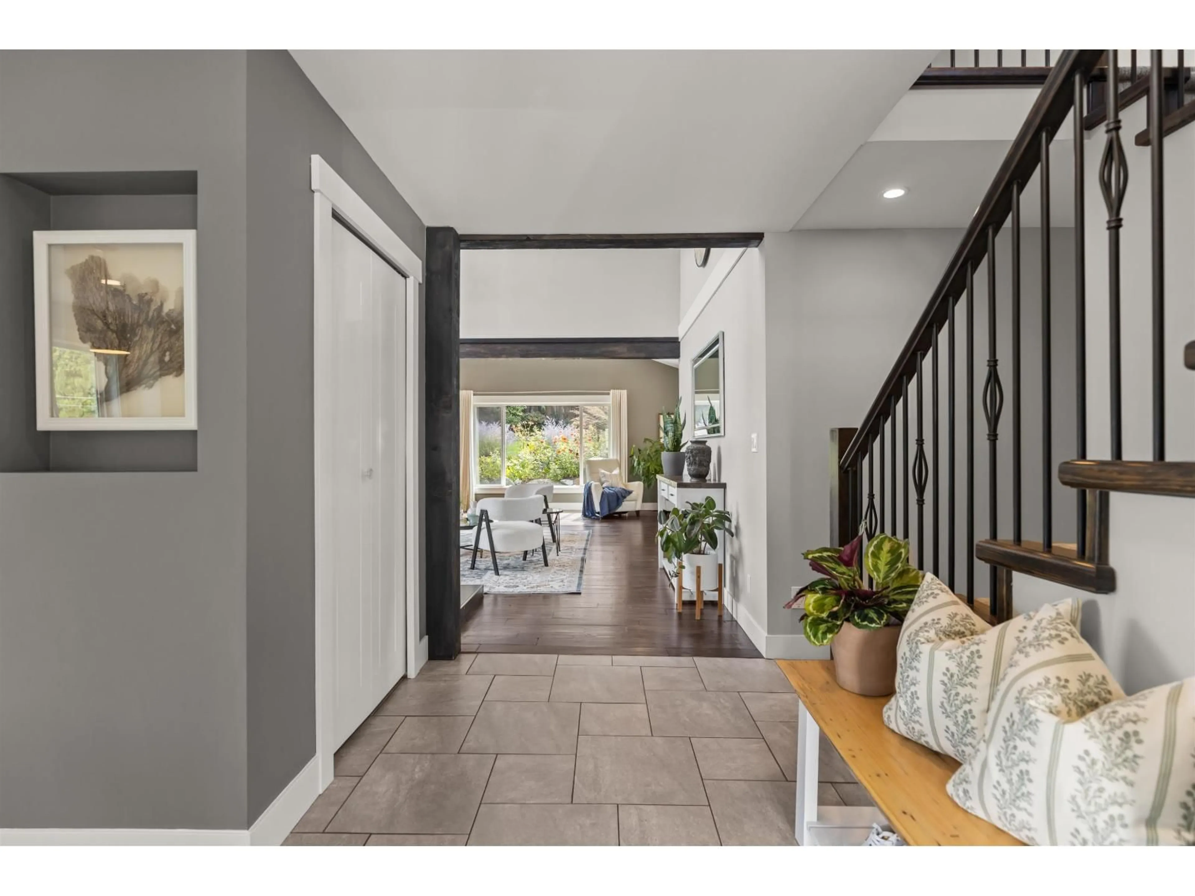 Indoor entryway for 36148 DAWN CRESCENT, Abbotsford British Columbia V3G1C6