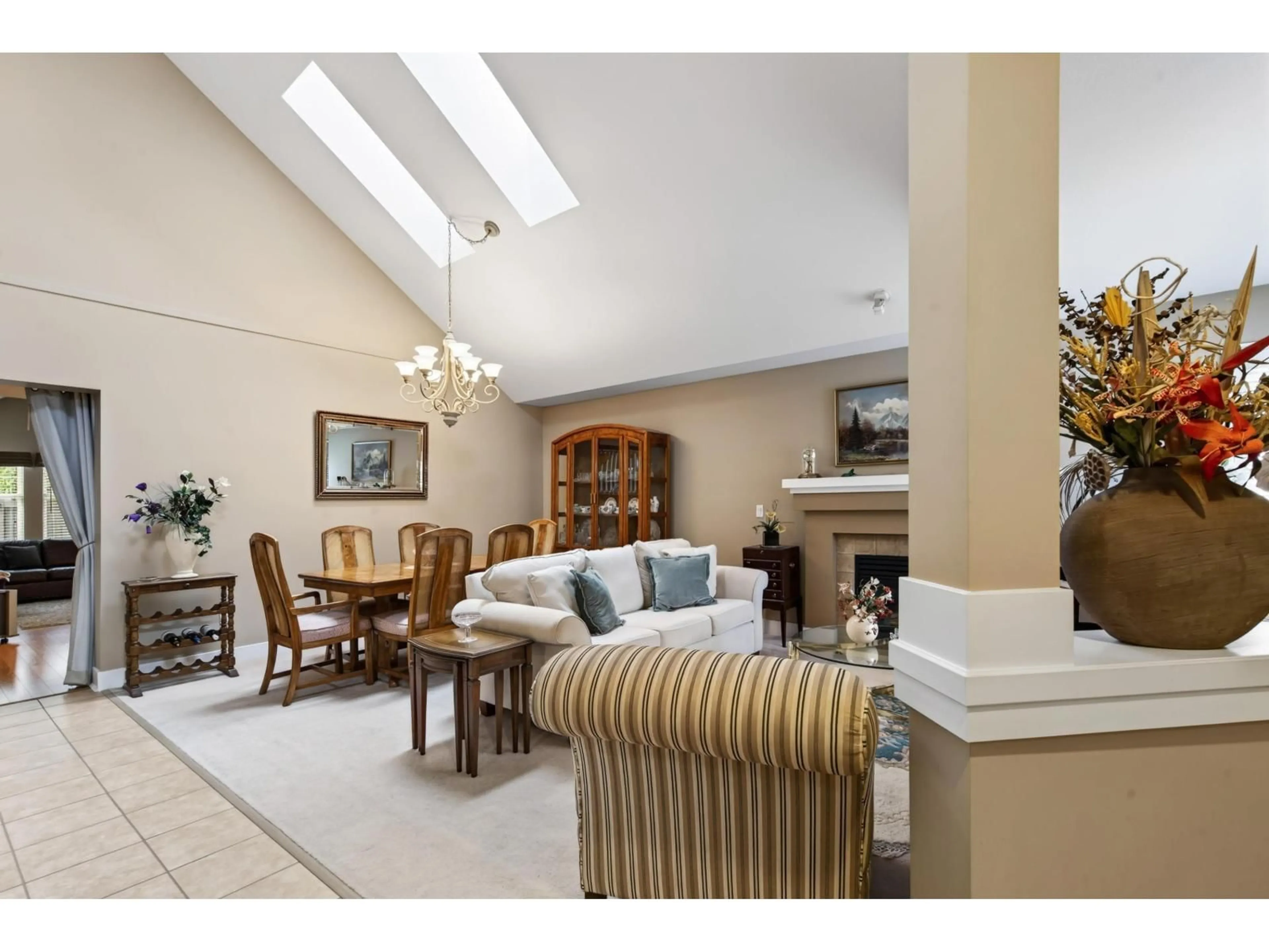 Living room with furniture, unknown for 96 - 15500 ROSEMARY HEIGHTS CRESCENT, Surrey British Columbia V3Z0K1