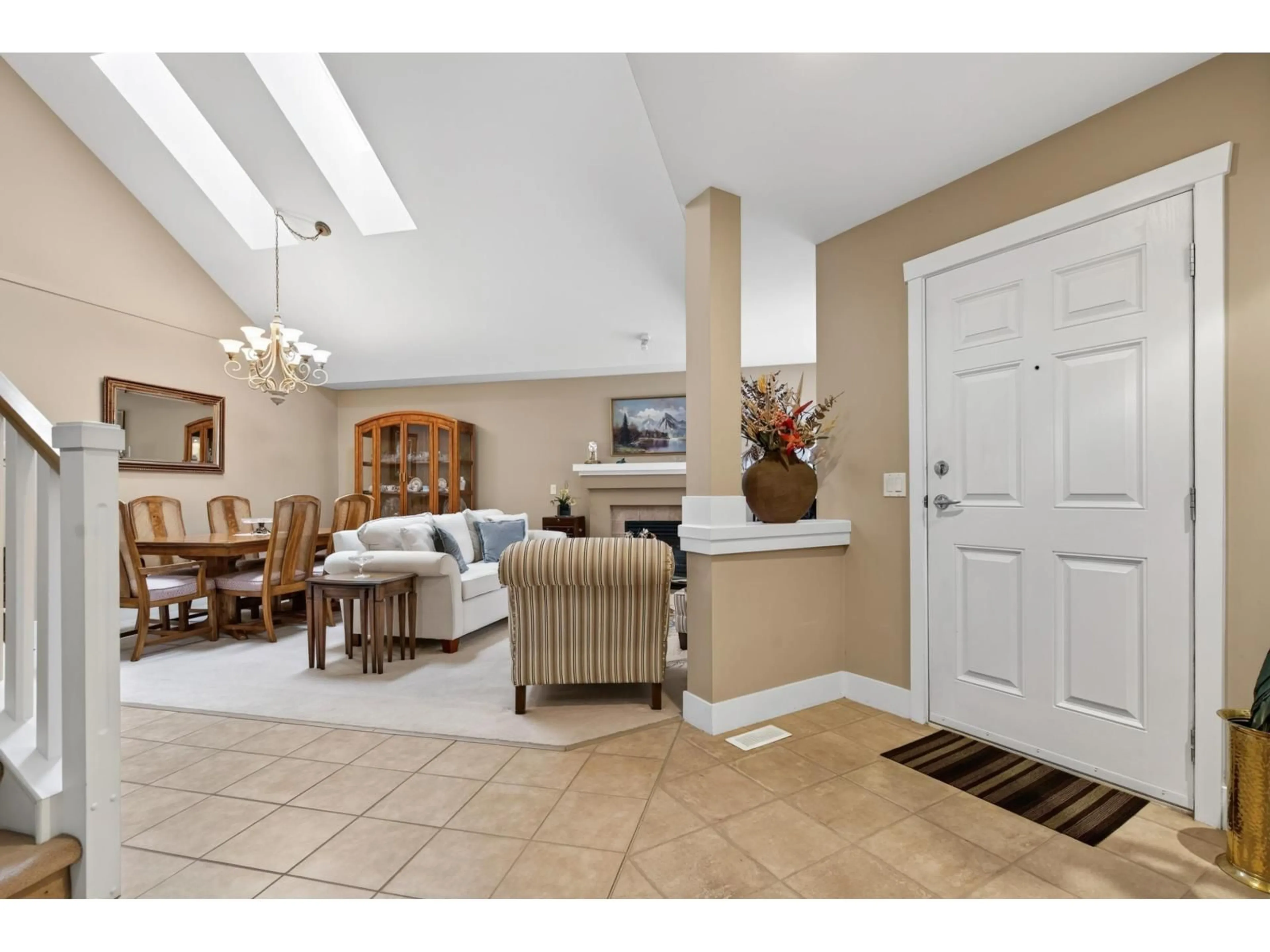 Indoor entryway for 96 - 15500 ROSEMARY HEIGHTS CRESCENT, Surrey British Columbia V3Z0K1