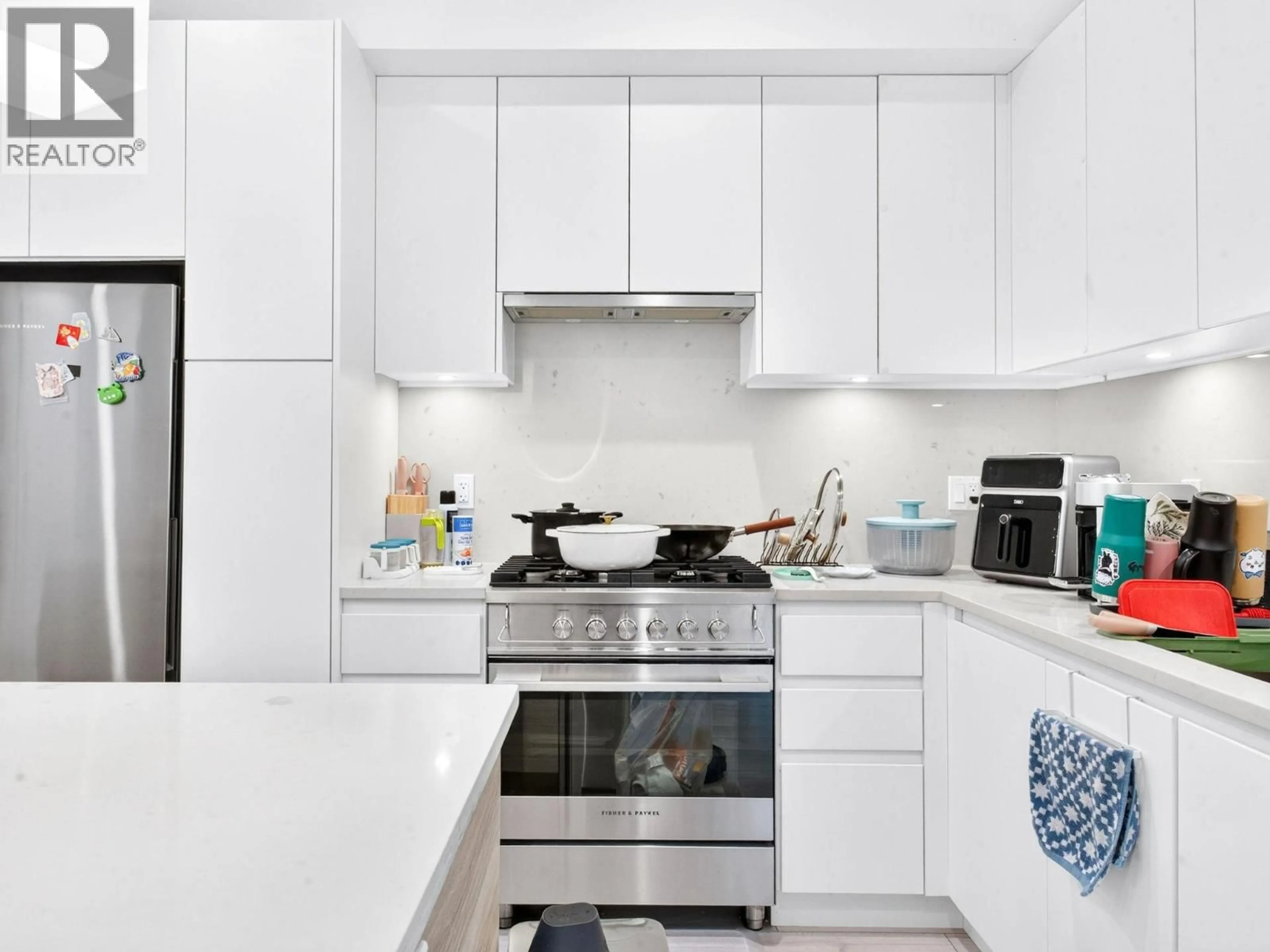 Contemporary kitchen, unknown for 18 - 3490 MT SEYMOUR PARKWAY, North Vancouver British Columbia V7H1G5