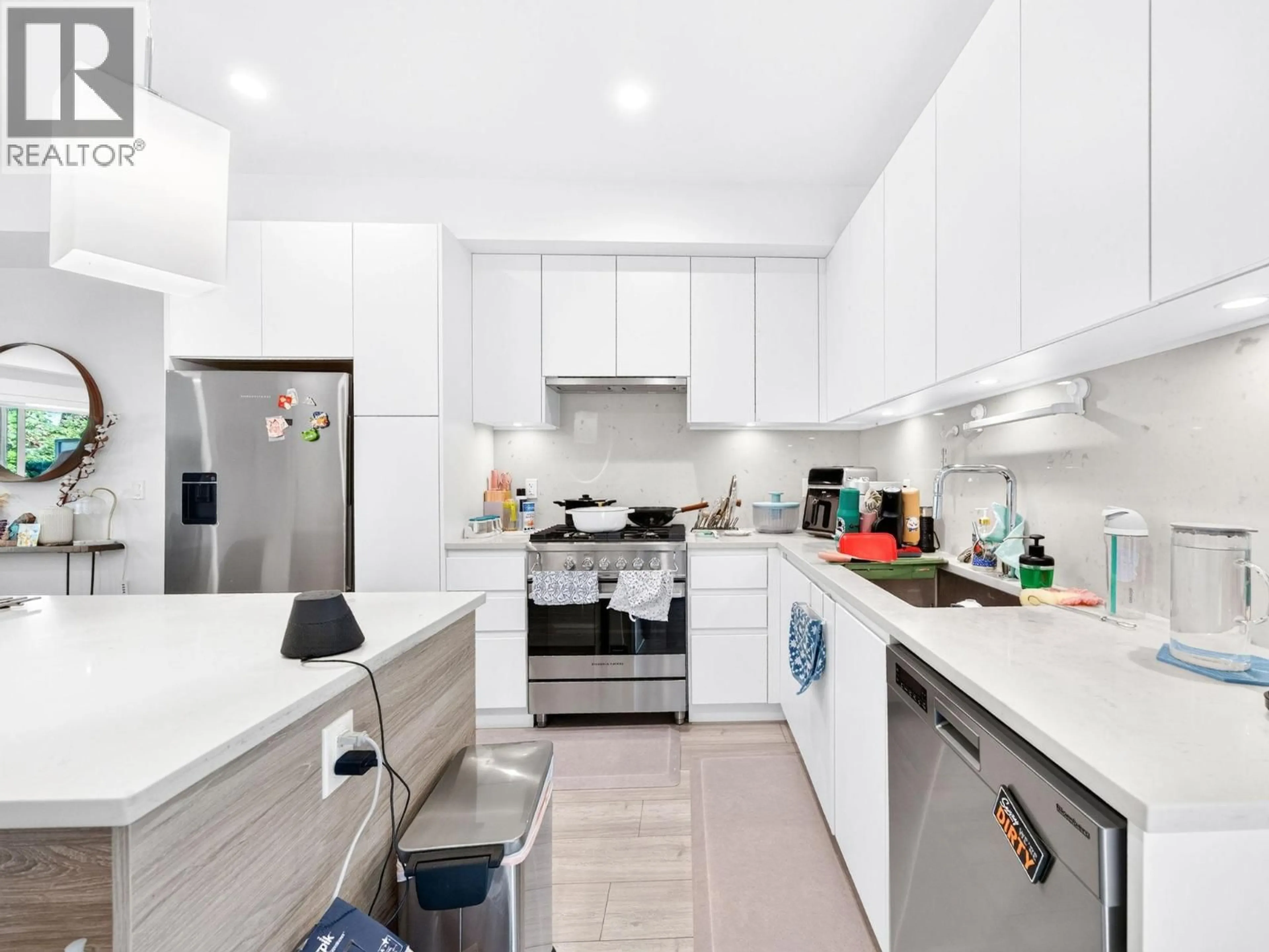 Contemporary kitchen, unknown for 18 - 3490 MT SEYMOUR PARKWAY, North Vancouver British Columbia V7H1G5