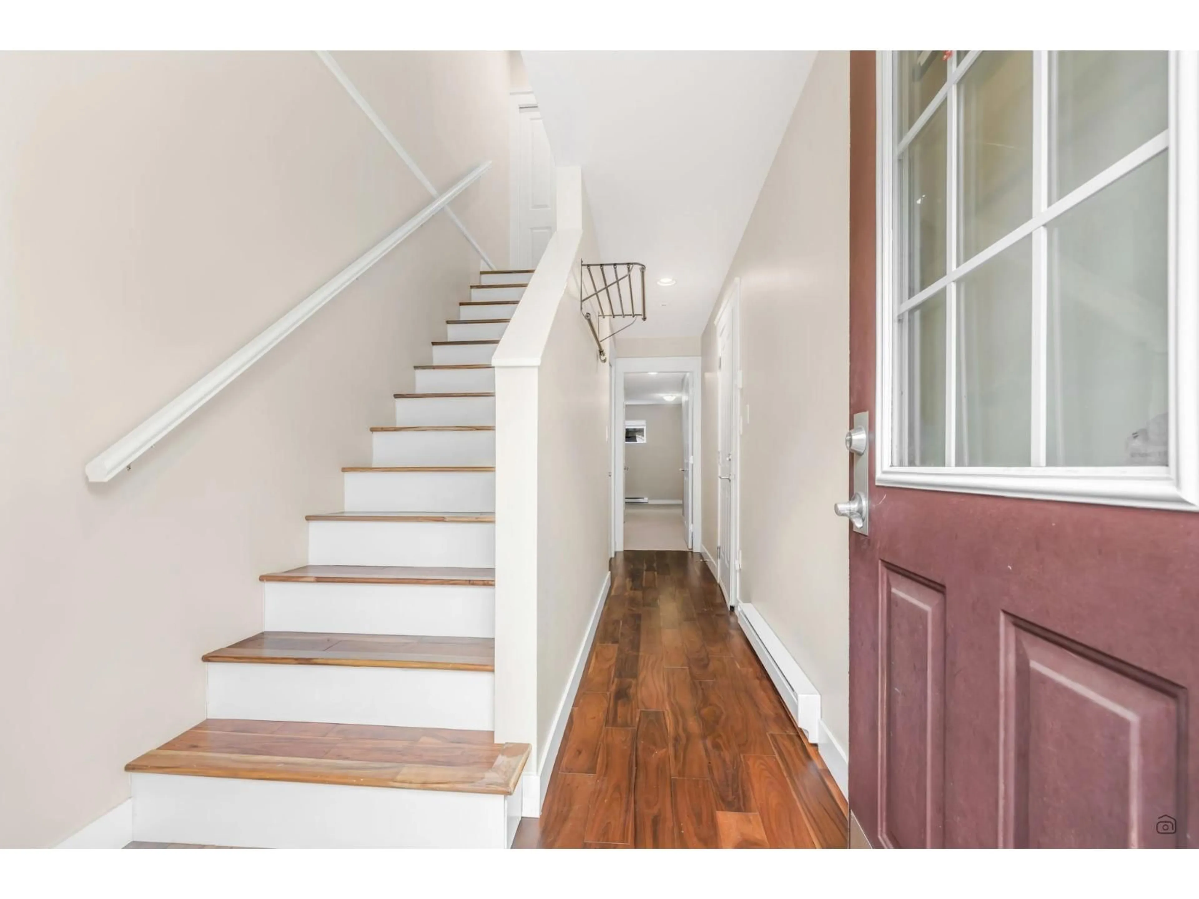 Indoor entryway for 25 - 16760 61 AVENUE, Surrey British Columbia V3S3V3