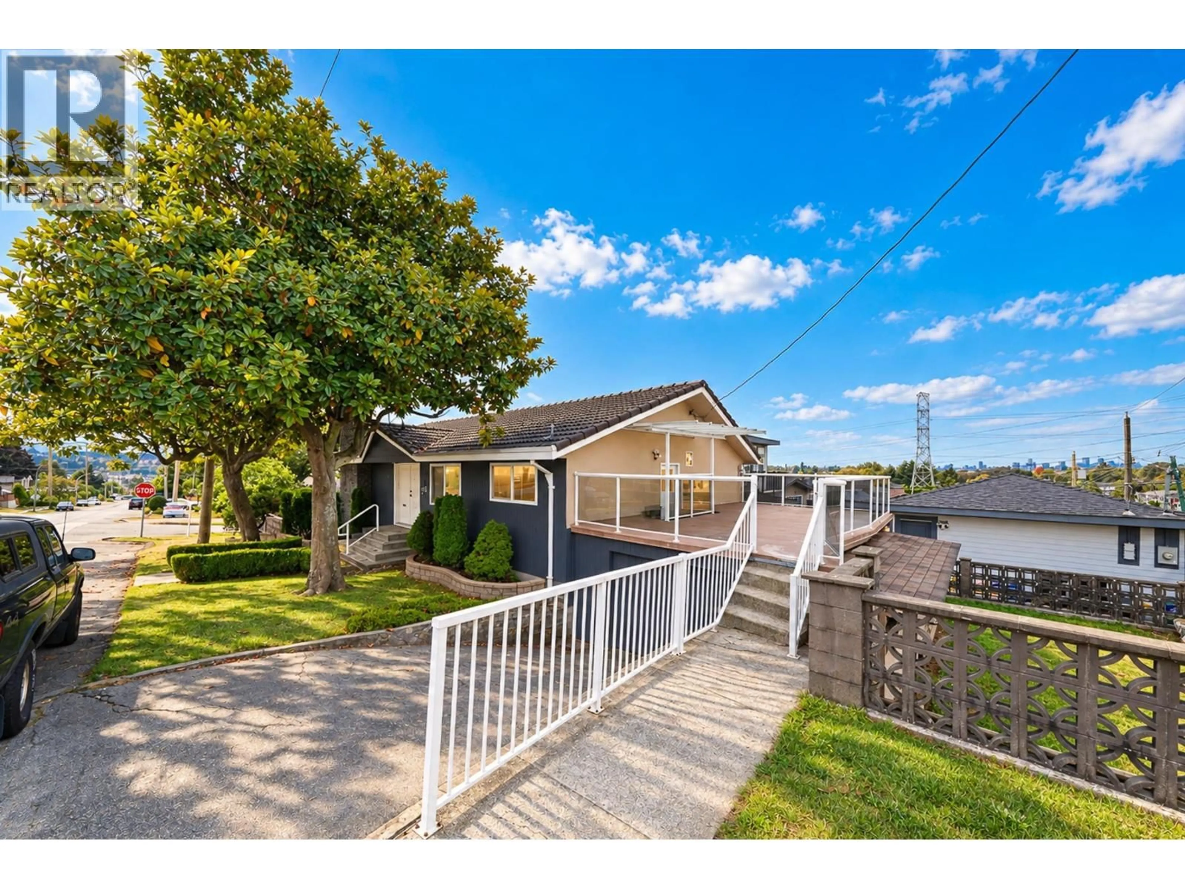A pic from outside/outdoor area/front of a property/back of a property/a pic from drone, water/lake/river/ocean view for 775 ESMOND AVENUE, Burnaby British Columbia V5C4K4