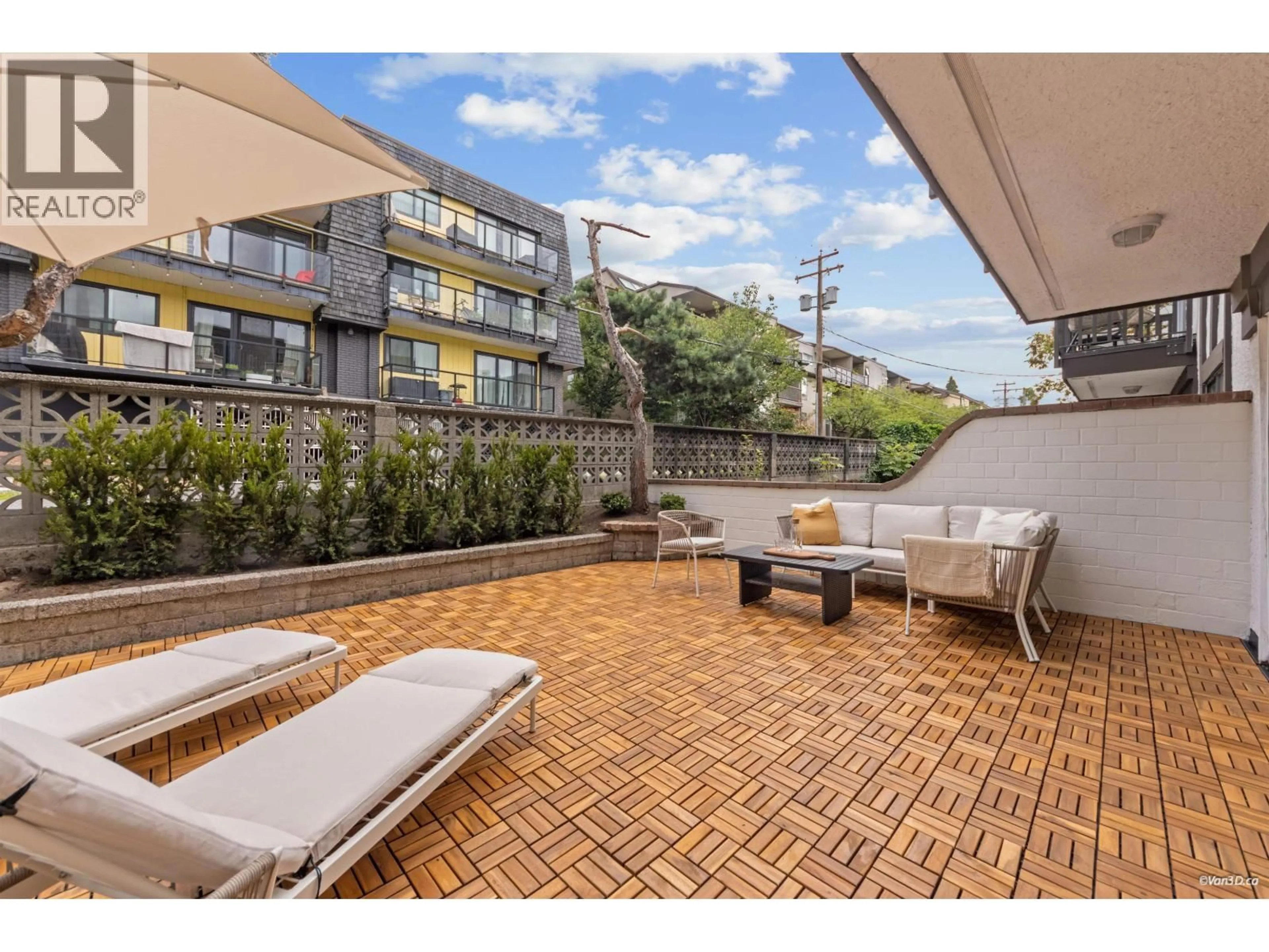 Patio, street for 102 - 270 3RD STREET, North Vancouver British Columbia V7M1G1