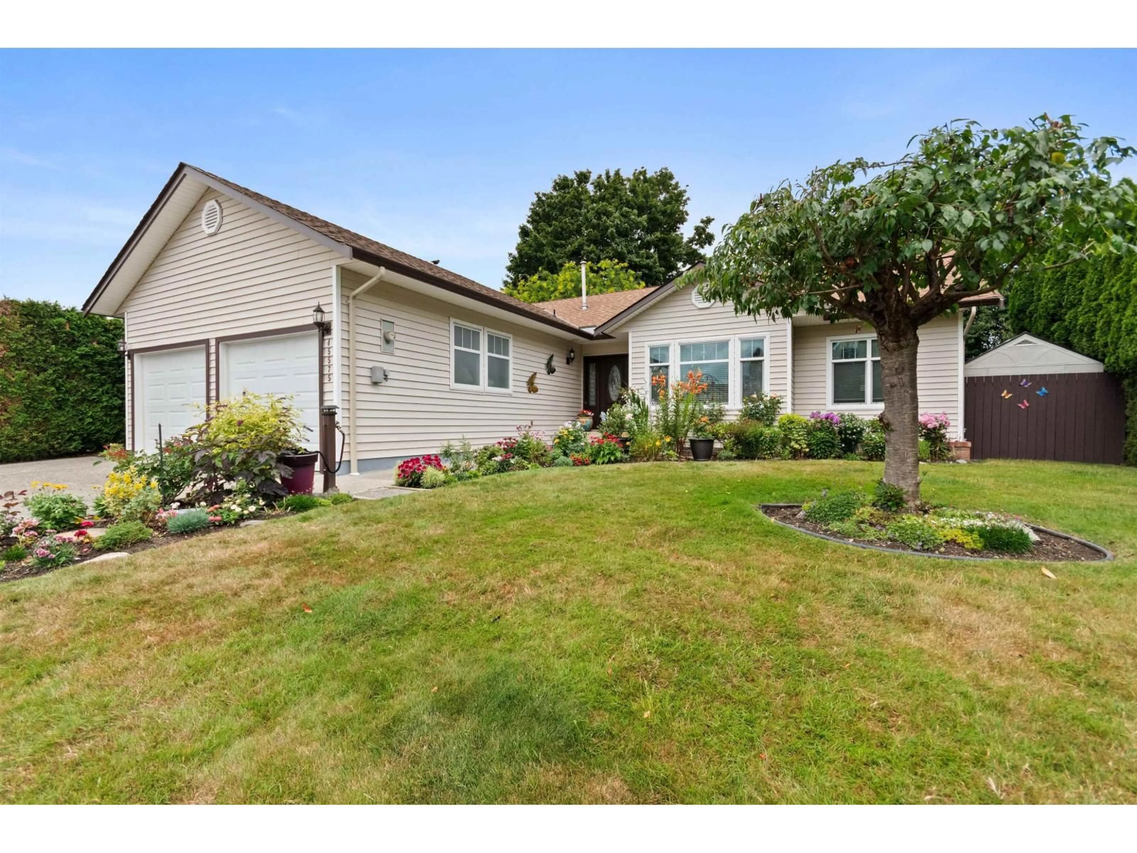 Home with vinyl exterior material, street for 45575 WORTHINGTON PLACE, Chilliwack British Columbia V2R1N6