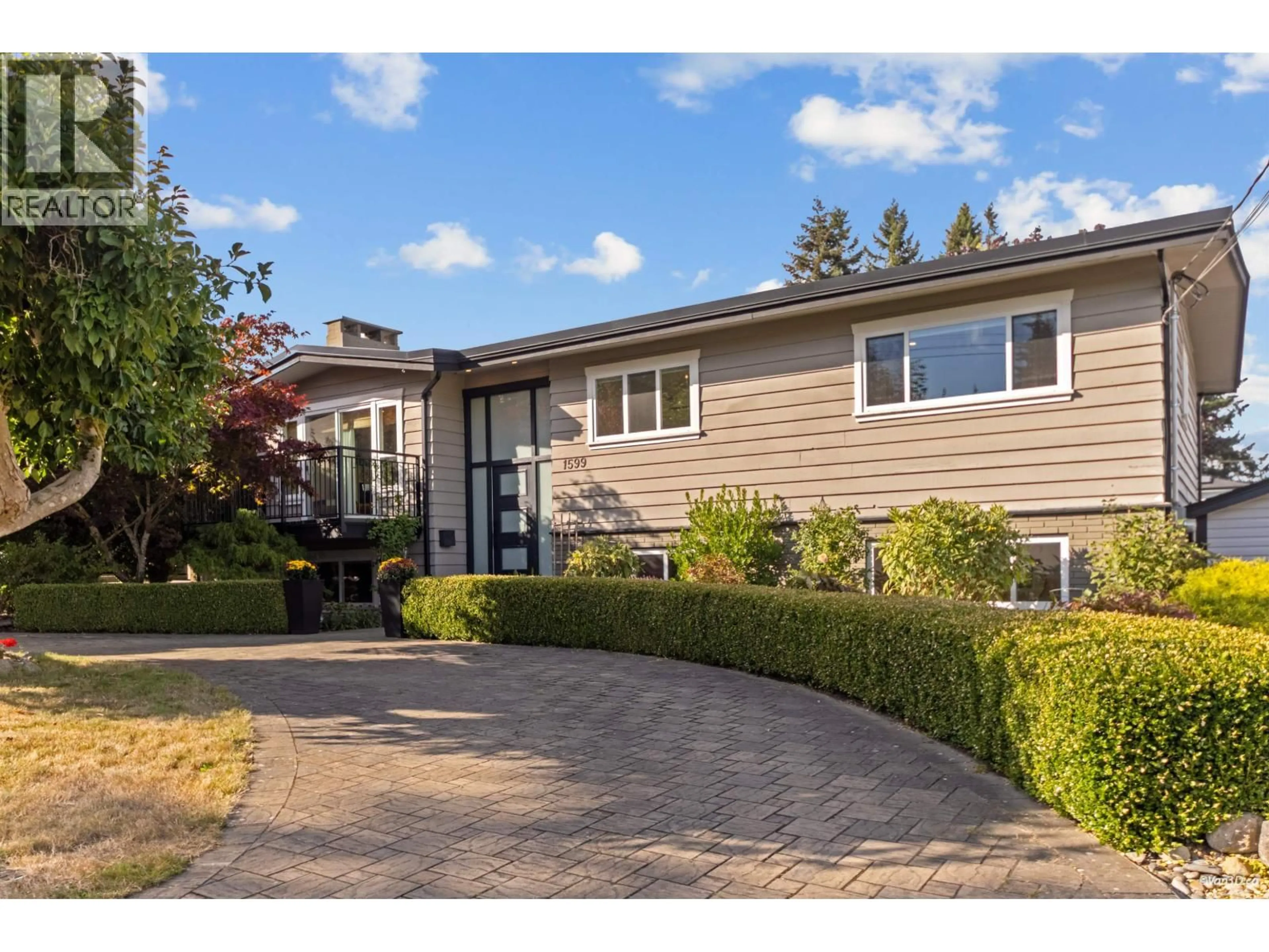 Home with vinyl exterior material, street for 1599 EDEN AVENUE, Coquitlam British Columbia V3J2R2