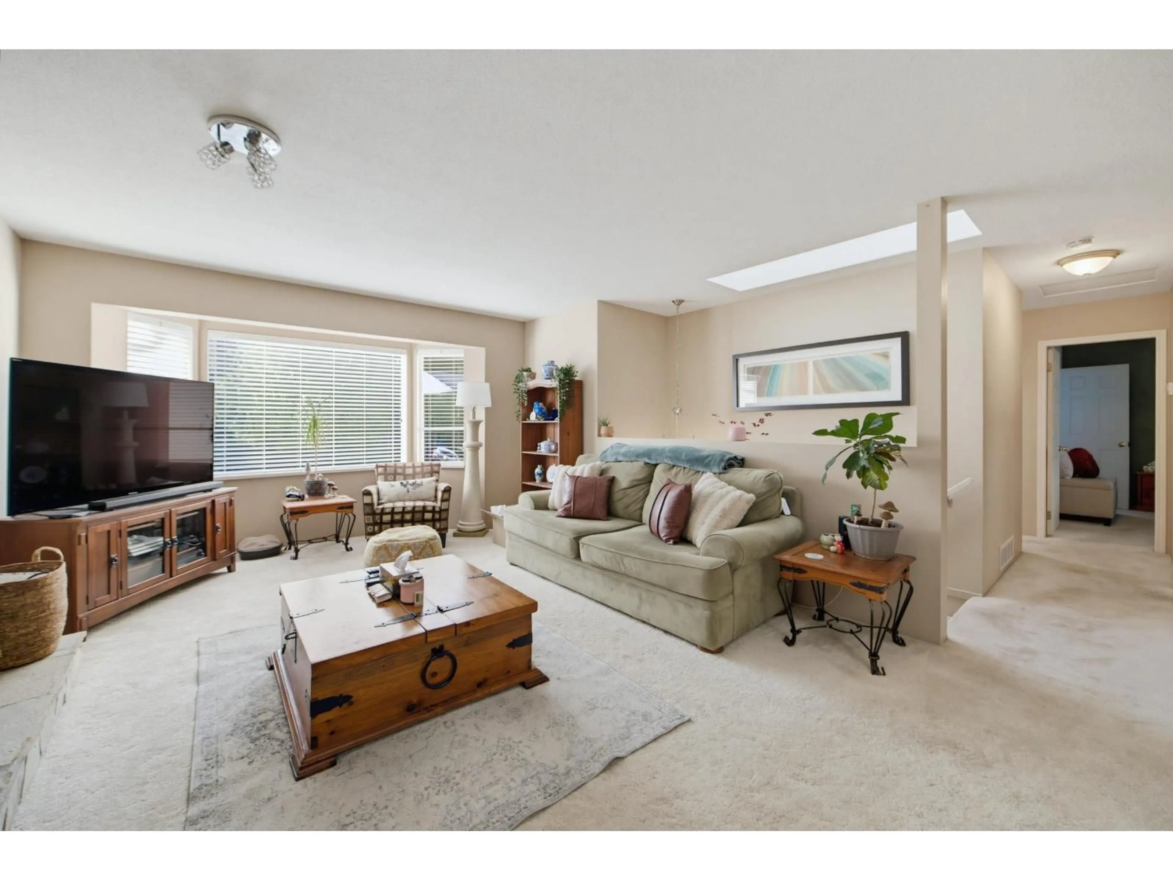 Living room with furniture, unknown for 36042 SOUTHRIDGE PLACE, Abbotsford British Columbia V3G1E2