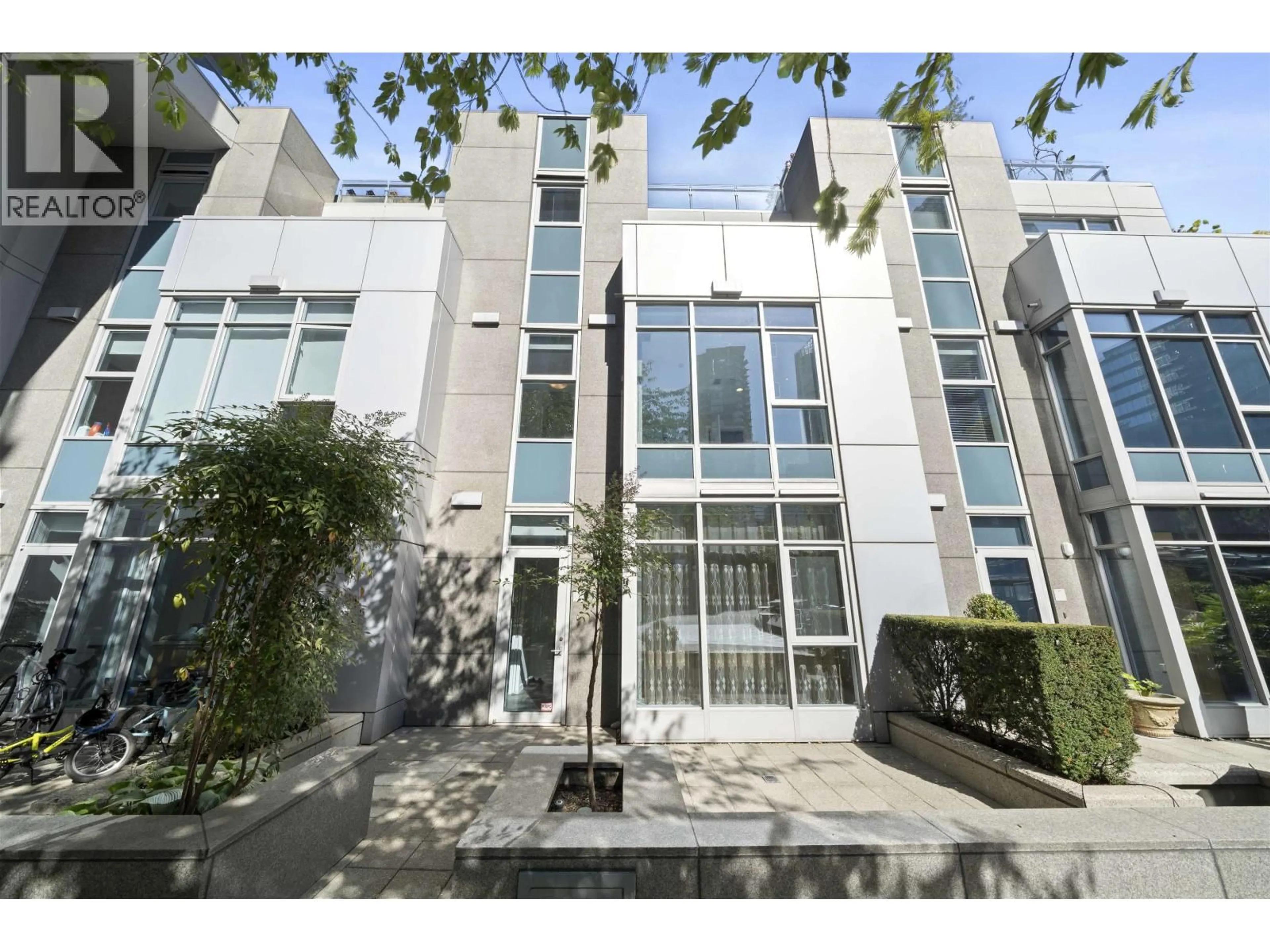Indoor foyer for TH19 - 1281 W CORDOVA STREET, Vancouver British Columbia V6C3R5