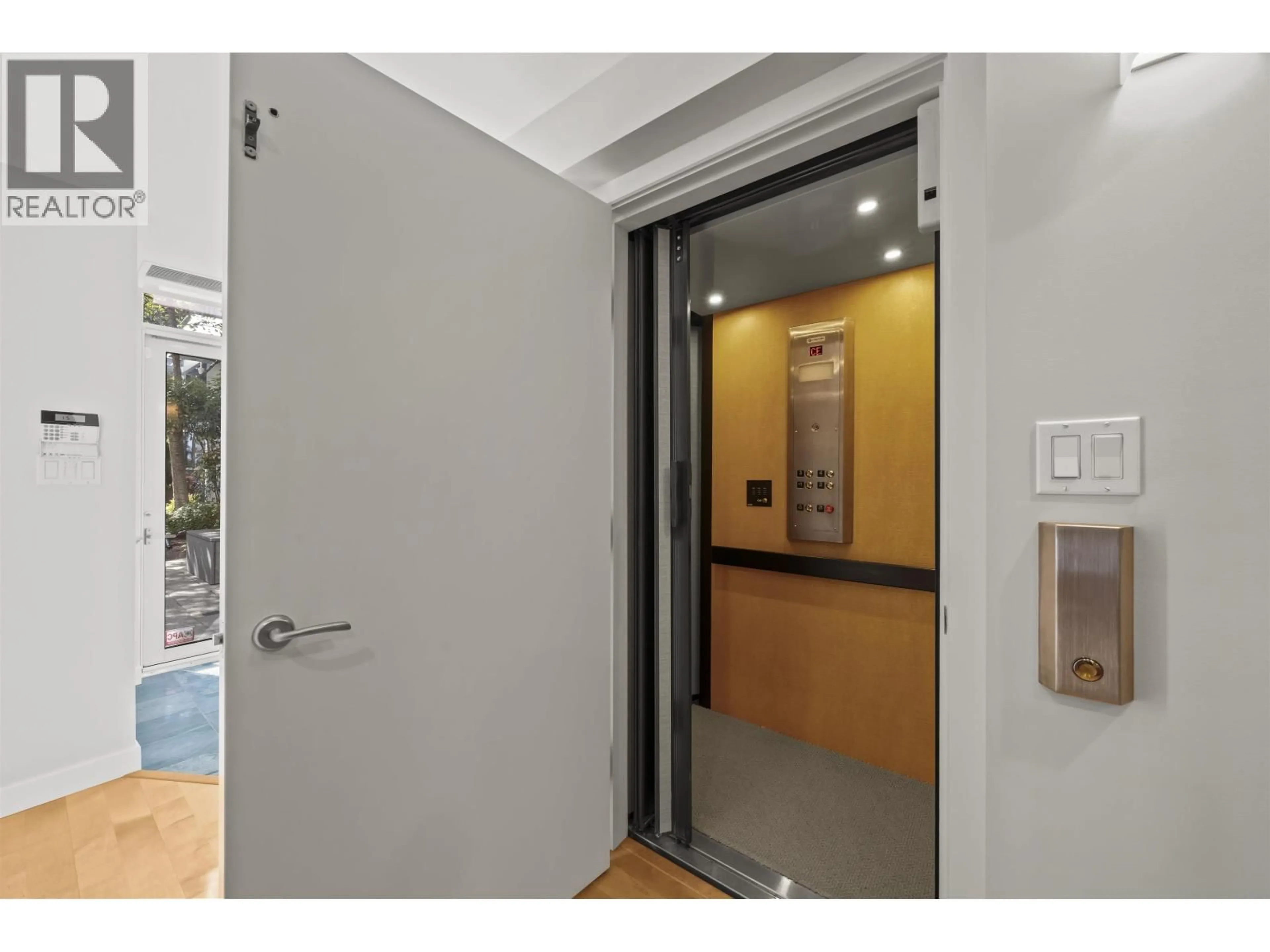 Indoor foyer for TH19 - 1281 W CORDOVA STREET, Vancouver British Columbia V6C3R5