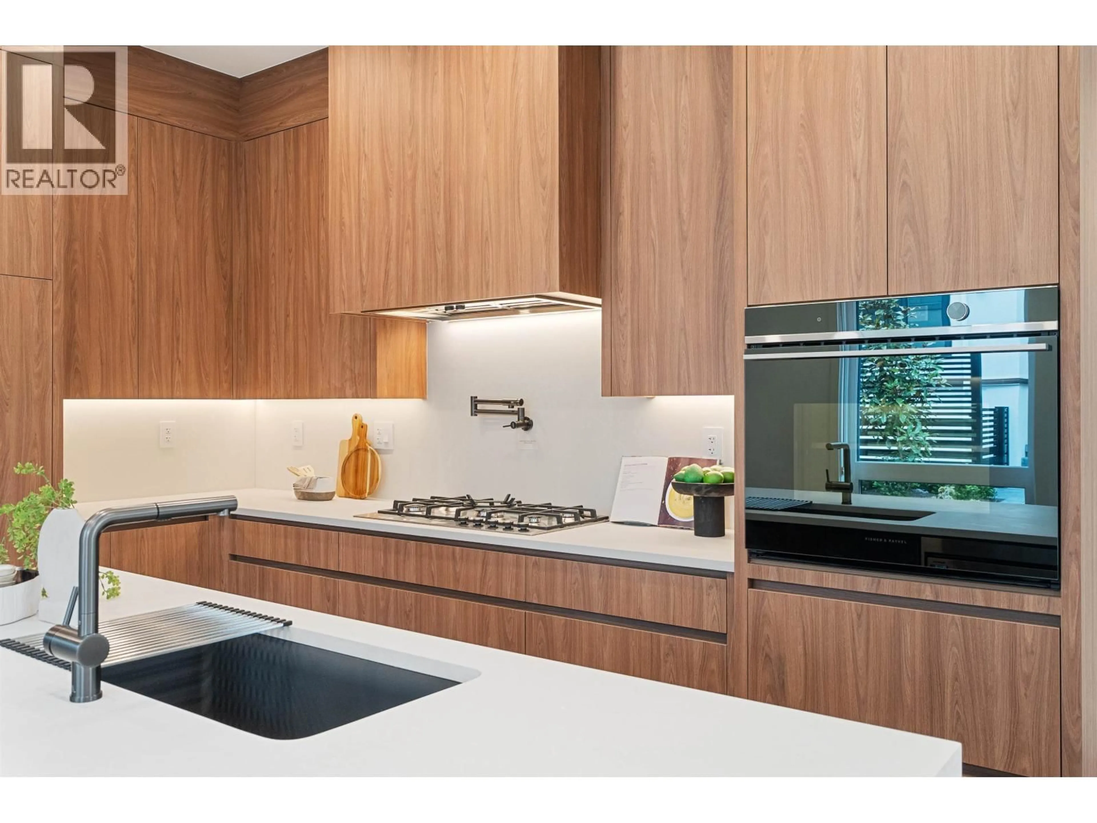 Contemporary kitchen, wood/laminate floor for 948 57TH AVENUE, Vancouver British Columbia V6P1S3