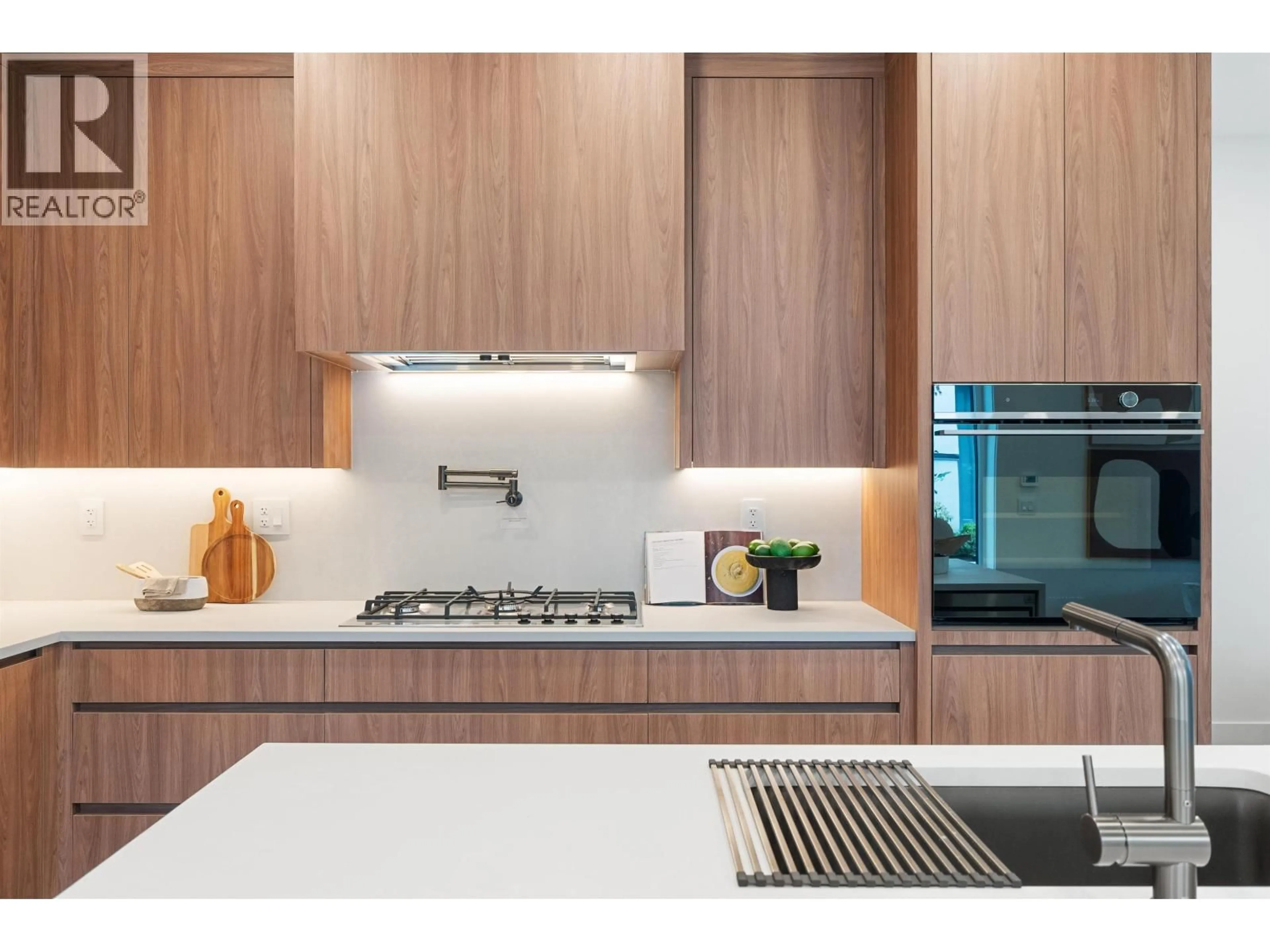 Contemporary kitchen, unknown for 948 57TH AVENUE, Vancouver British Columbia V6P1S3