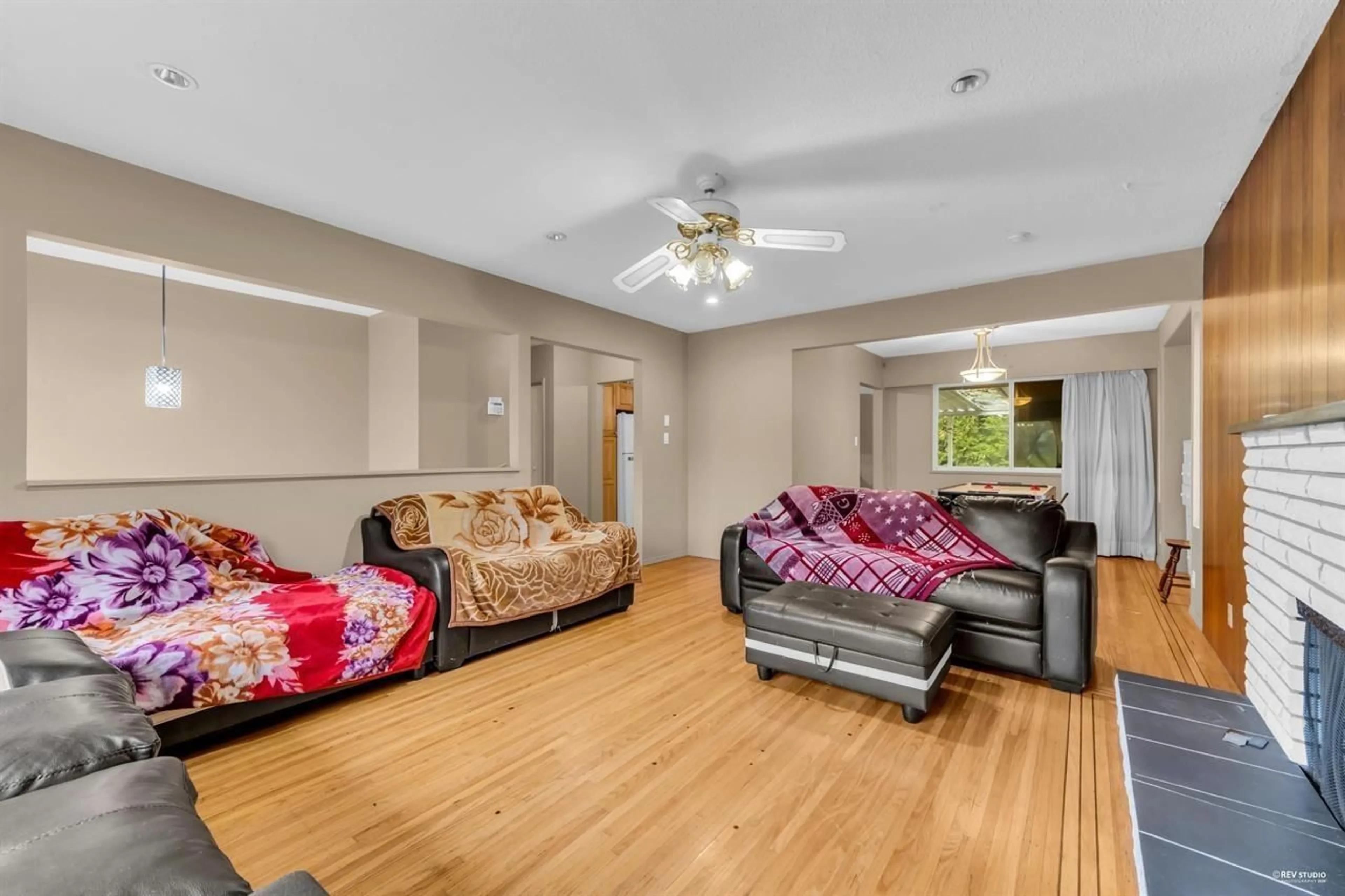 Living room with furniture, unknown for 12521 GROVE CRESCENT, Surrey British Columbia V3V2L6