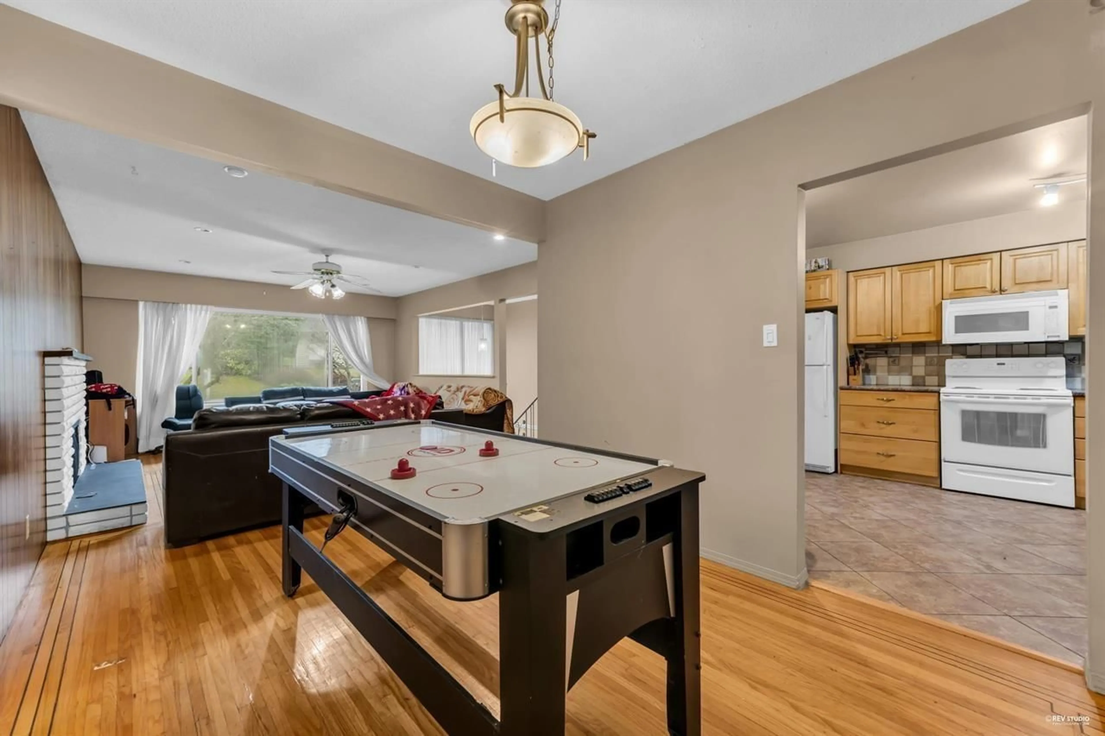 Open concept kitchen, unknown for 12521 GROVE CRESCENT, Surrey British Columbia V3V2L6